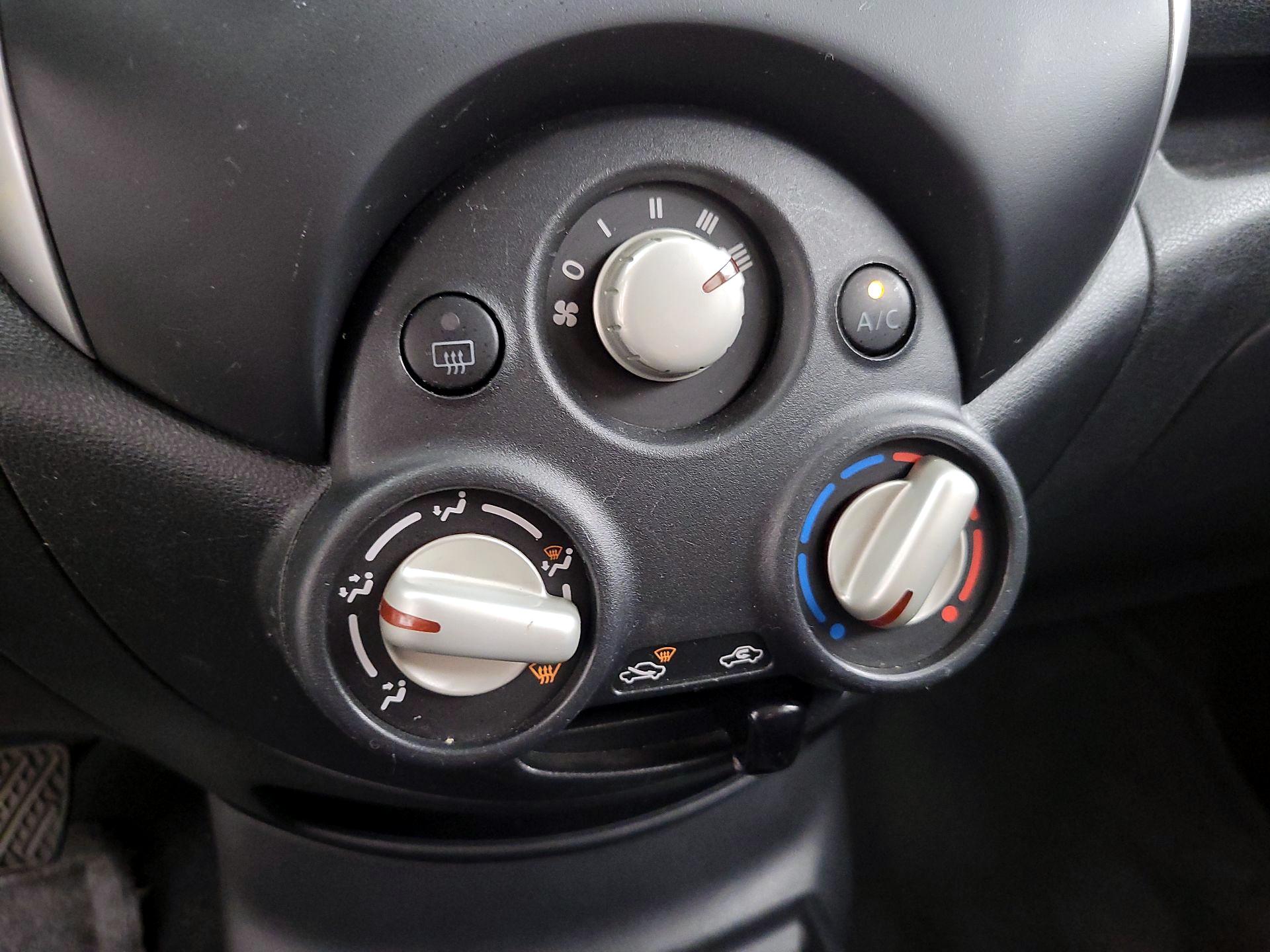 Thumbnail: 2014 Nissan Versa Note - 15
