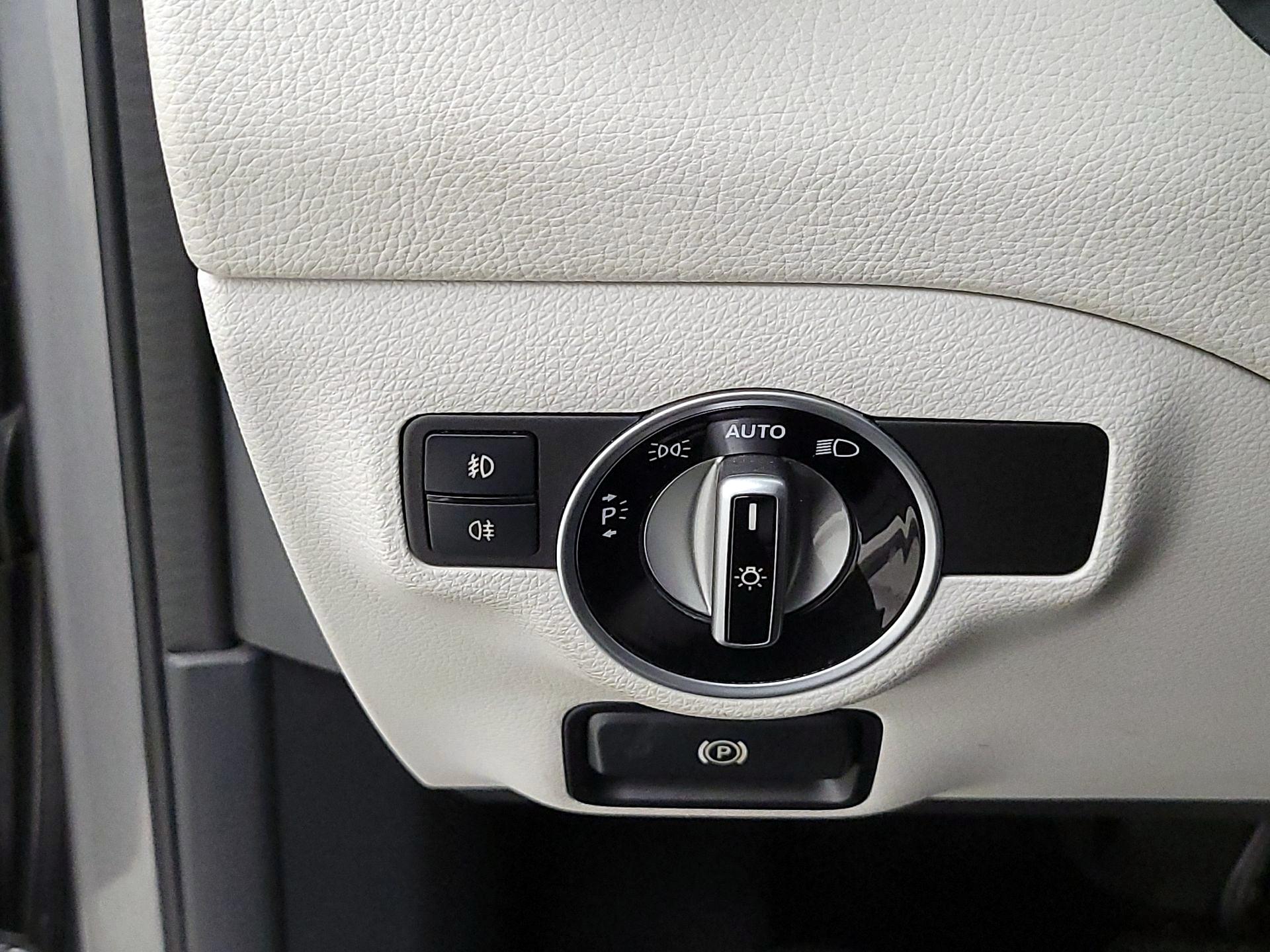 Thumbnail: 2016 Mercedes-Benz GLA - 13