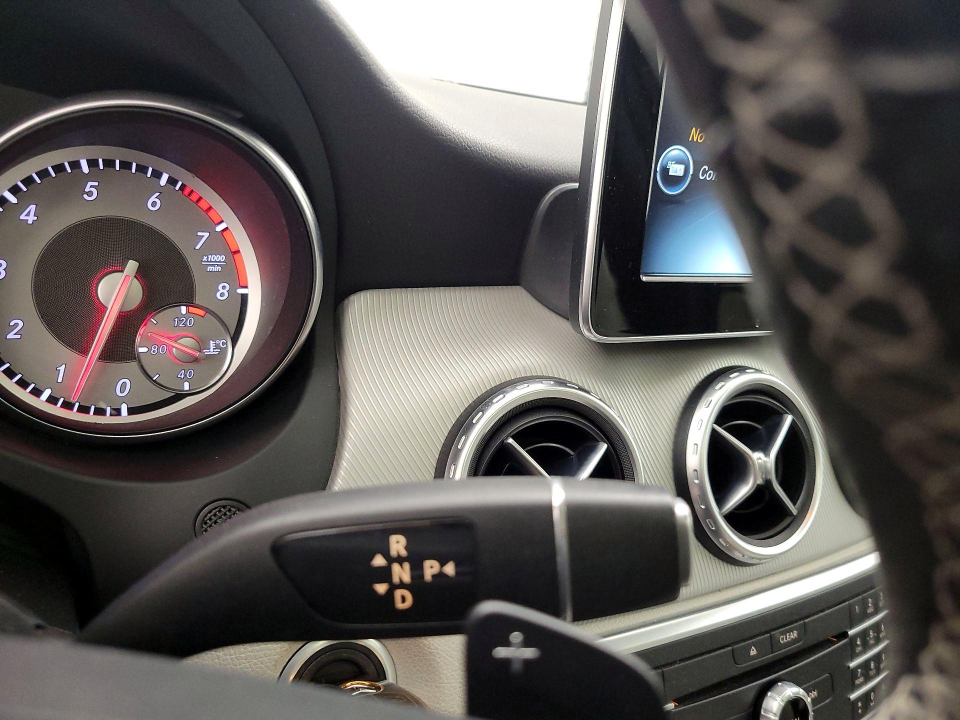 Thumbnail: 2016 Mercedes-Benz GLA - 17