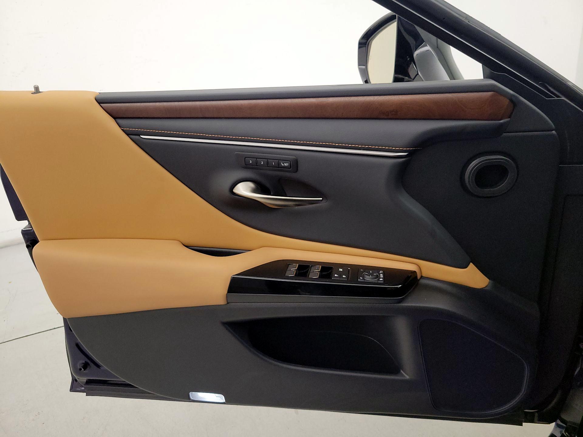 Thumbnail: 2023 Lexus ES - 10