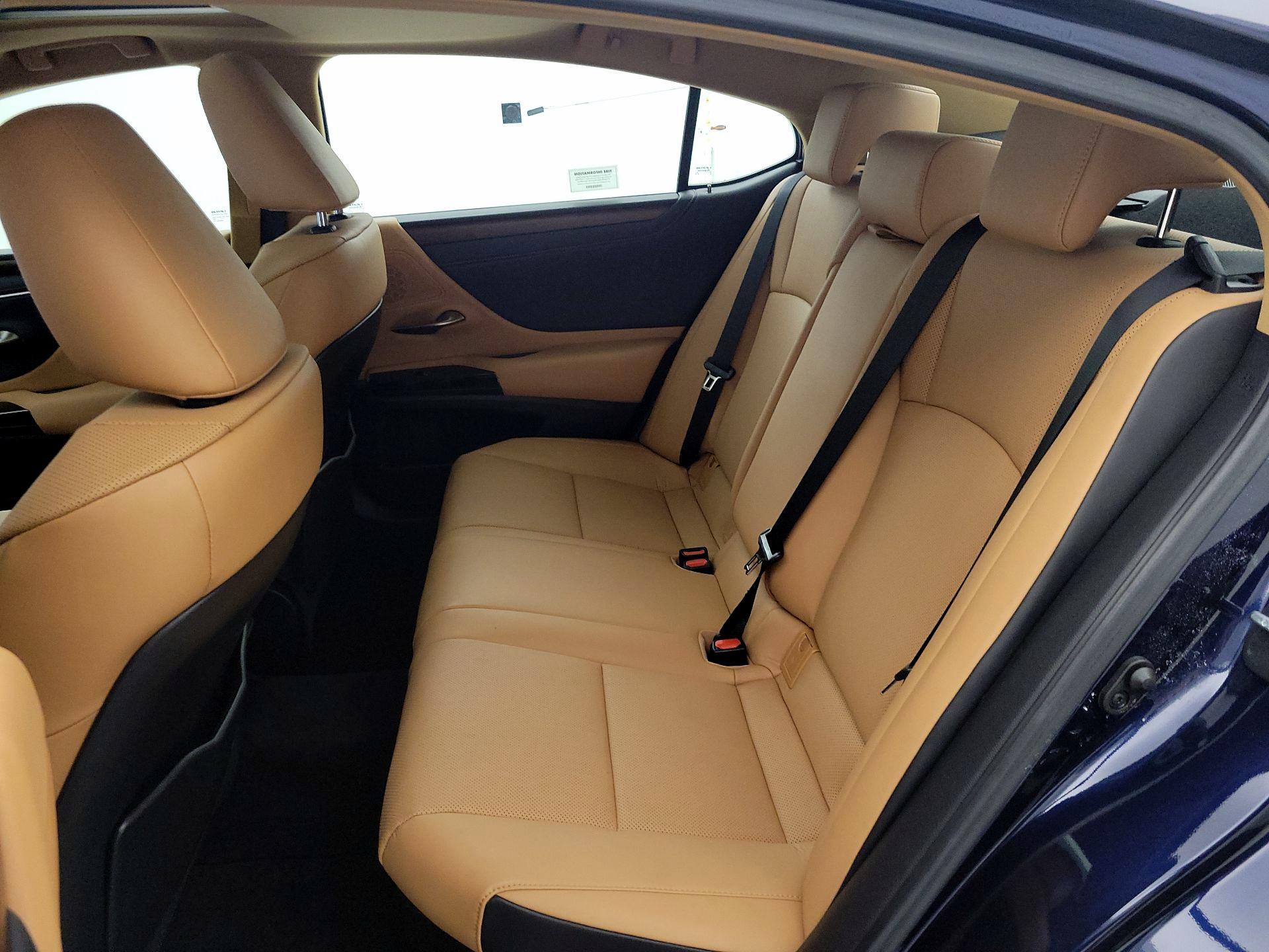 Thumbnail: 2023 Lexus ES - 16