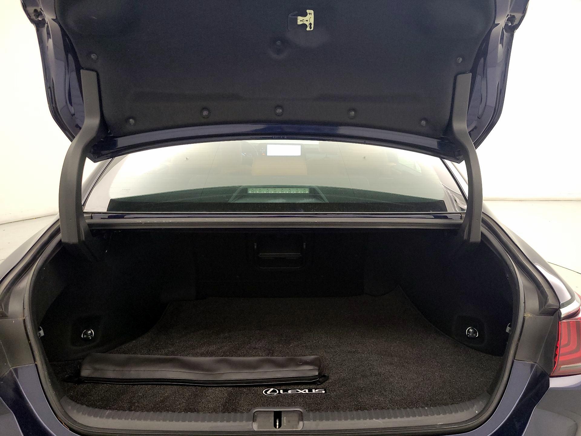 Thumbnail: 2023 Lexus ES - 17