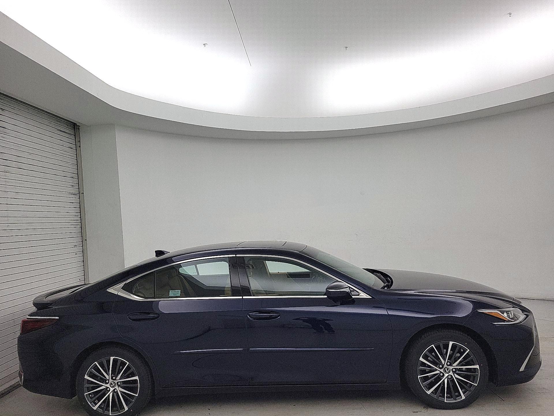 Thumbnail: 2023 Lexus ES - 4