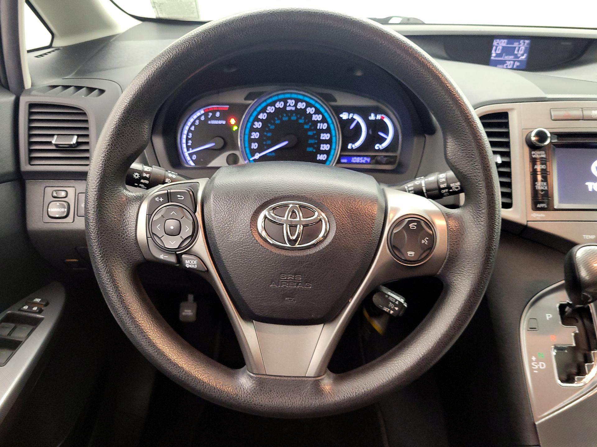 Thumbnail: 2013 Toyota Venza - 10