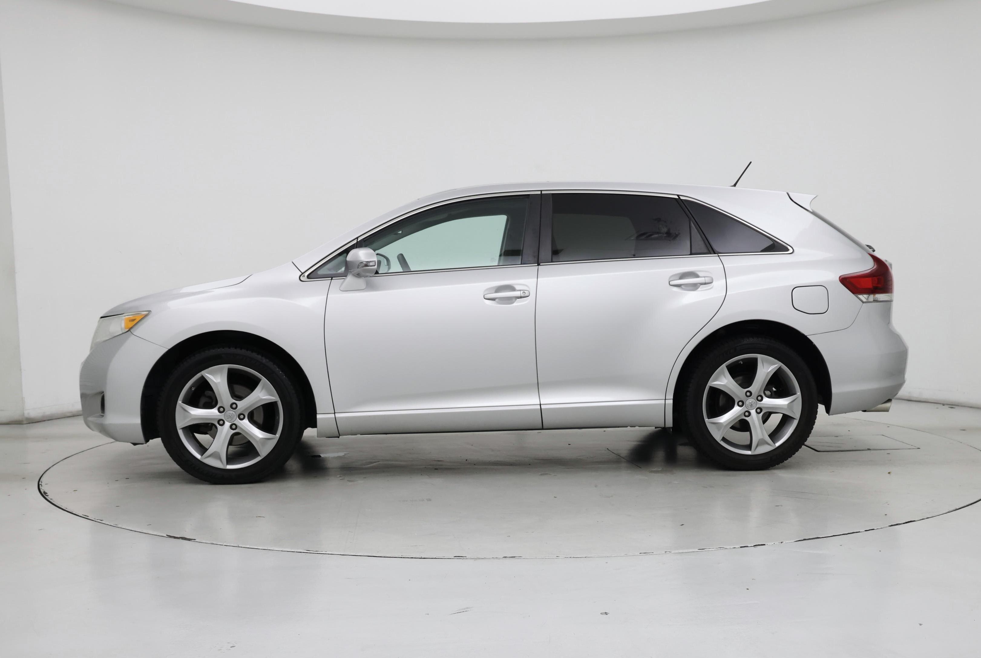 Thumbnail: 2013 Toyota Venza - 3