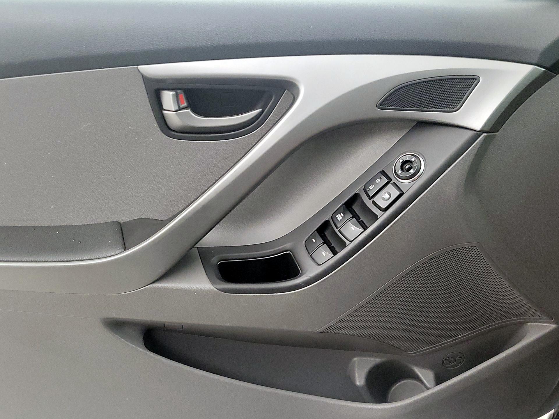 Thumbnail: 2016 Hyundai Elantra - 12