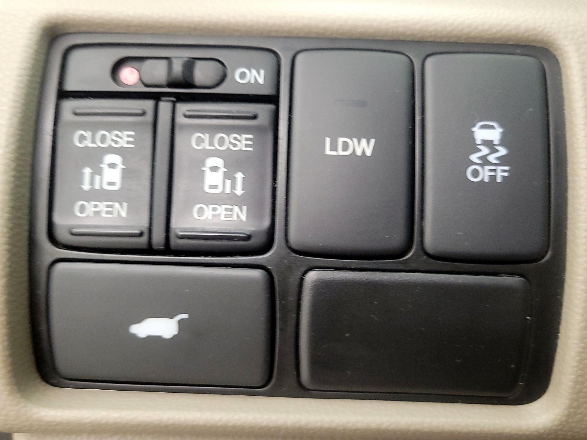 Thumbnail: 2016 Honda Odyssey - 13