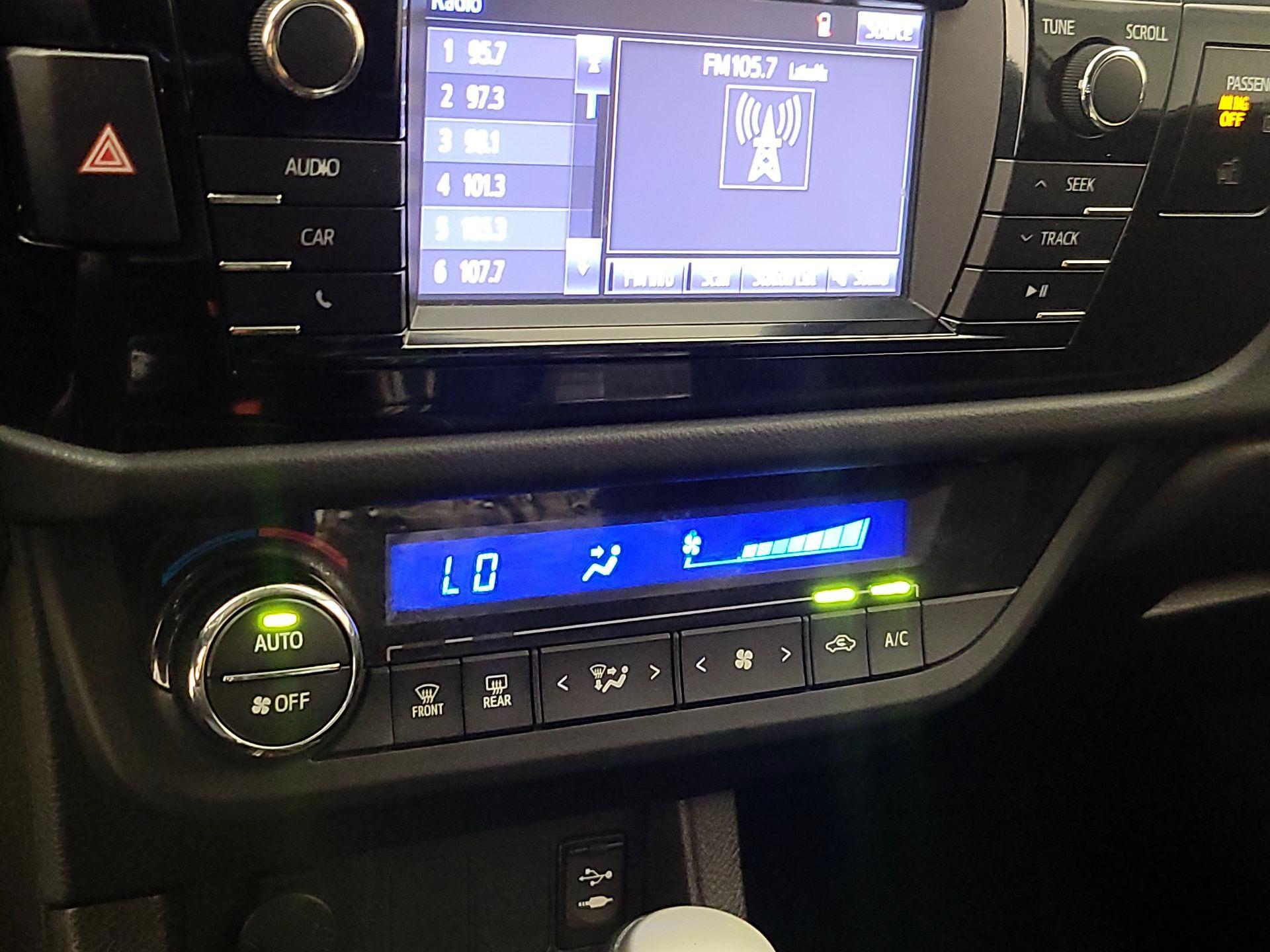 Thumbnail: 2016 Toyota Corolla - 16