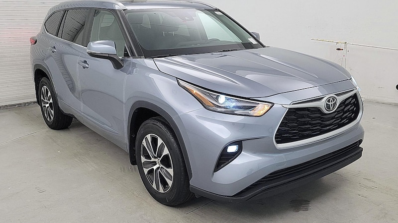 2023 Toyota Highlander XLE Hero Image