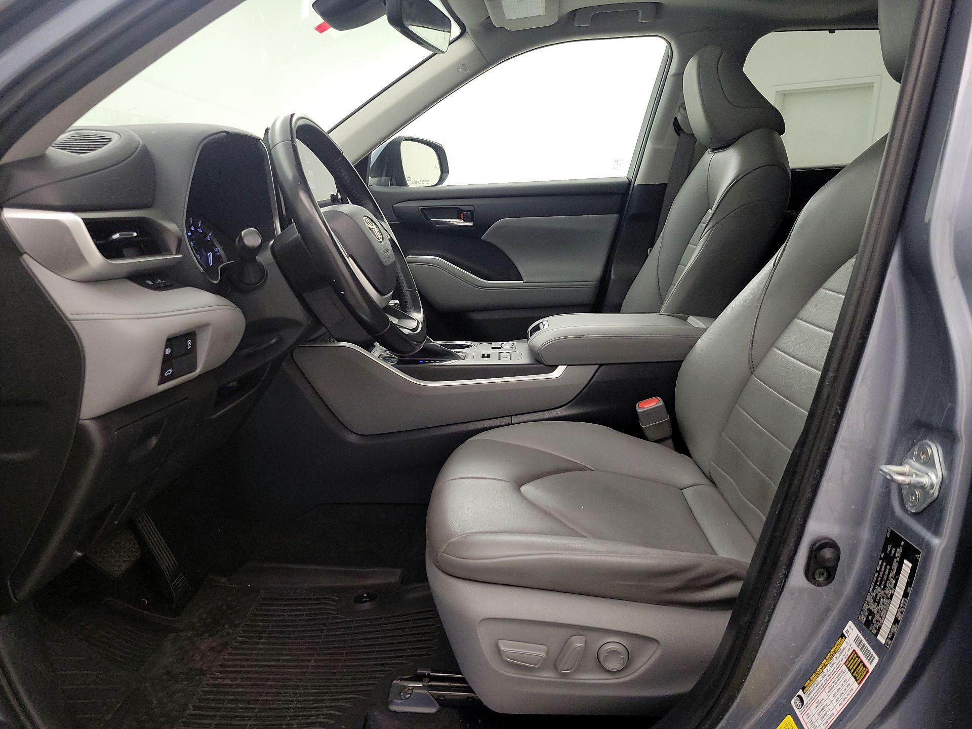 Thumbnail: 2023 Toyota Highlander - 9