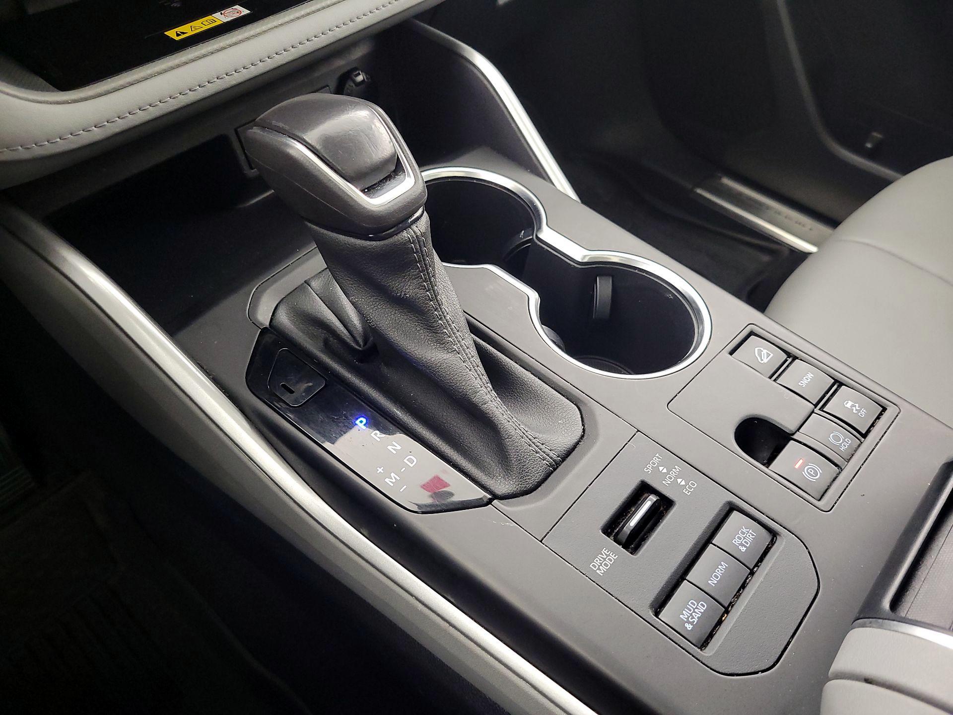 Thumbnail: 2023 Toyota Highlander - 15