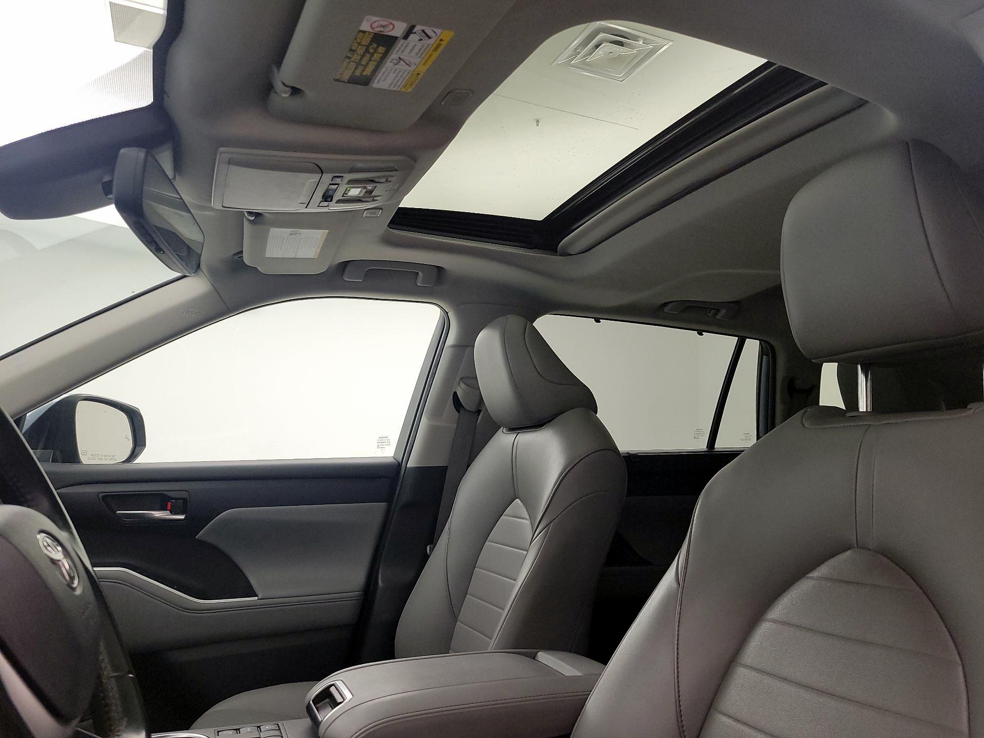 Thumbnail: 2023 Toyota Highlander - 17