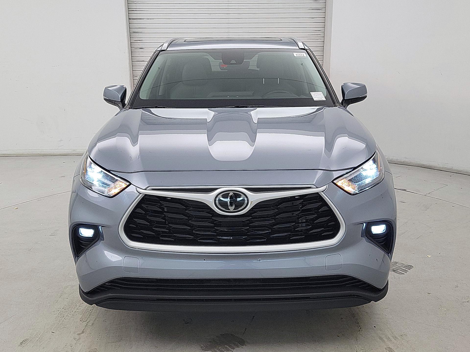 Thumbnail: 2023 Toyota Highlander - 2