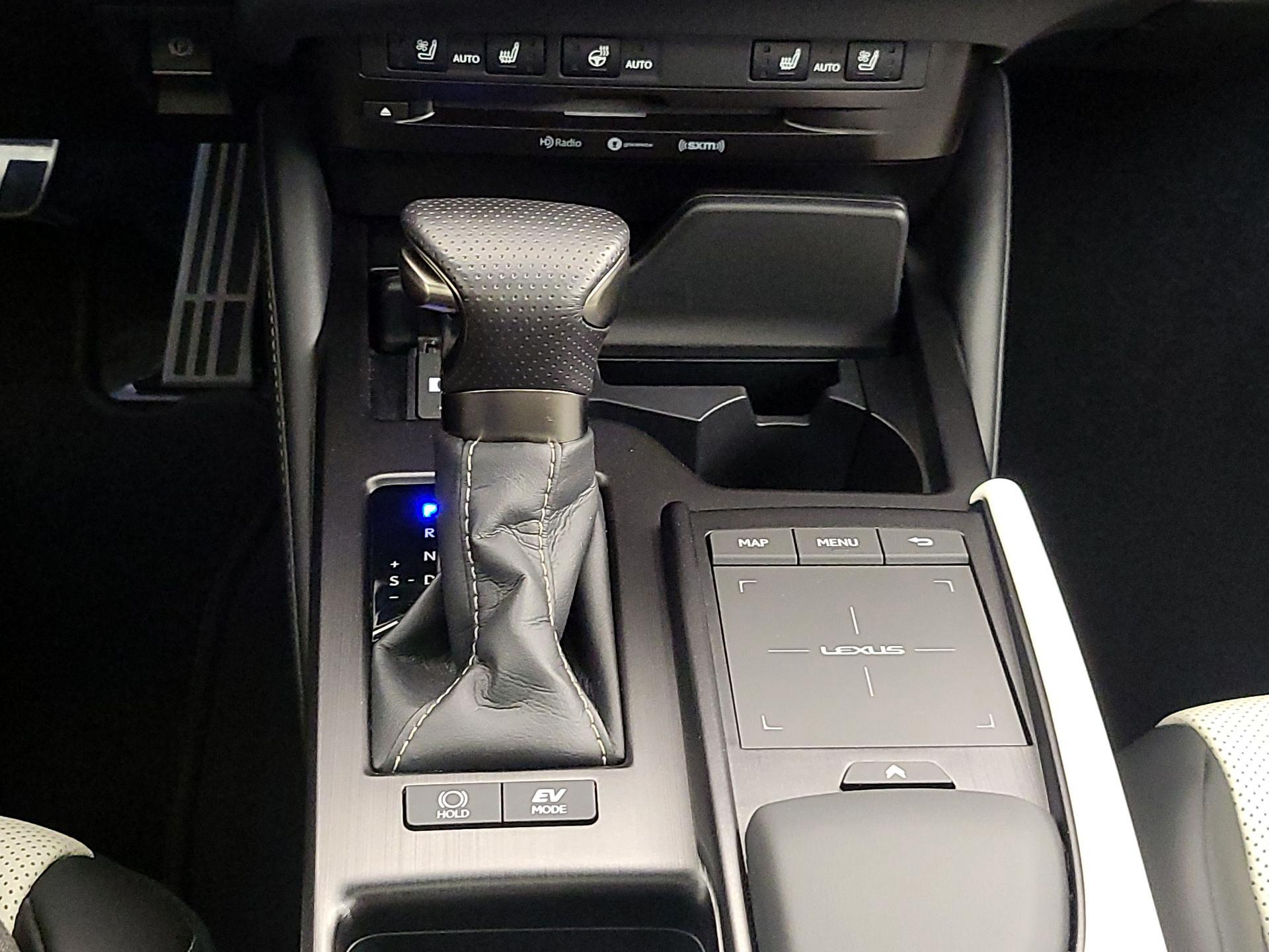 Thumbnail: 2022 Lexus ES - 18