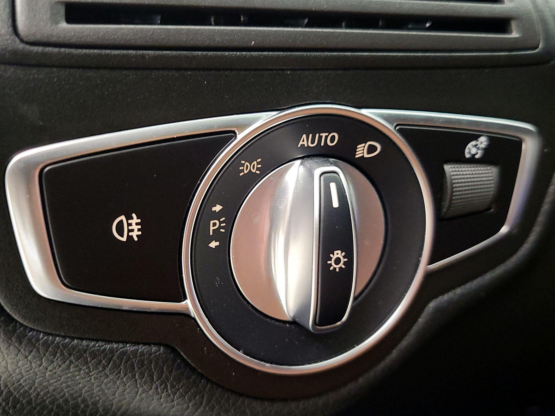Thumbnail: 2020 Mercedes-Benz C-Class - 13