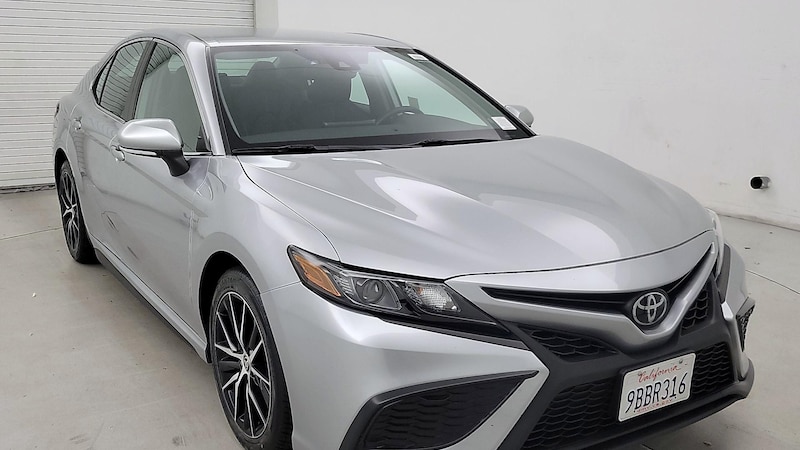 2022 Toyota Camry SE Hero Image