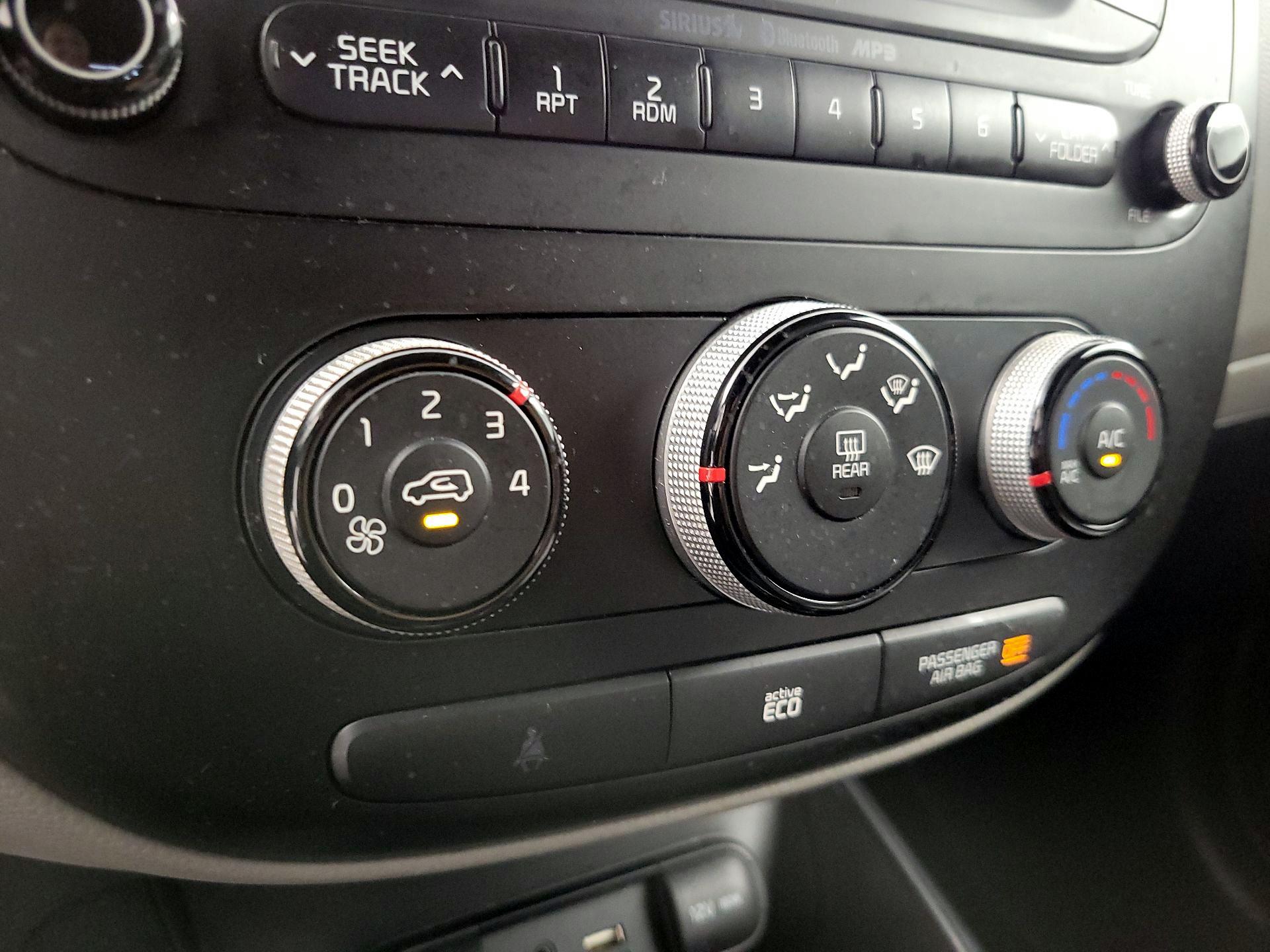 Thumbnail: 2015 Kia Soul - 15