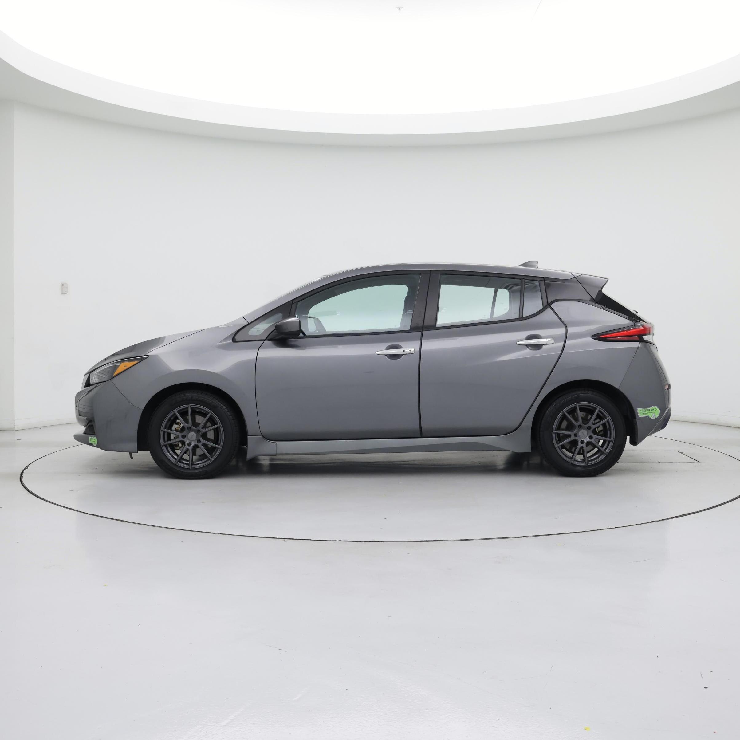 Thumbnail: 2021 Nissan Leaf - 3