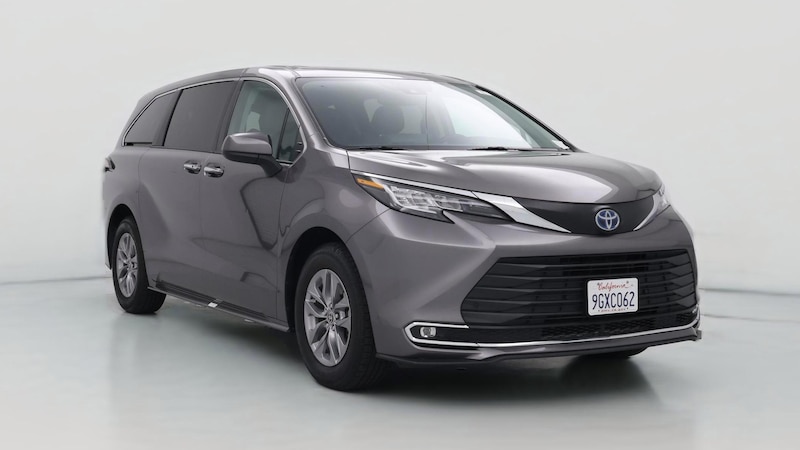 2022 Toyota Sienna XLE Hero Image