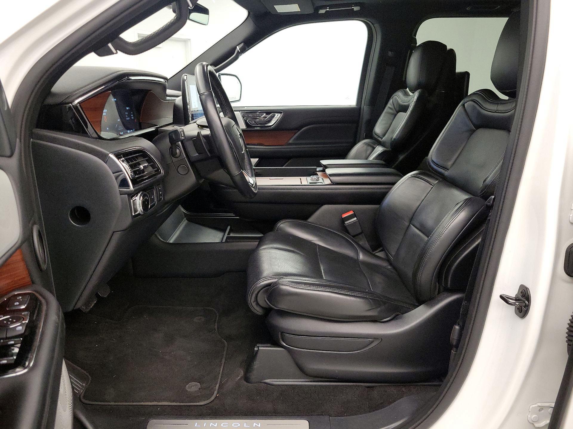 Thumbnail: 2020 Lincoln Navigator L - 11