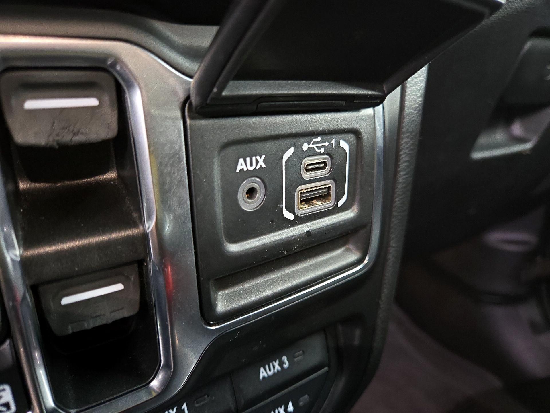 Thumbnail: 2021 Jeep Wrangler - 18