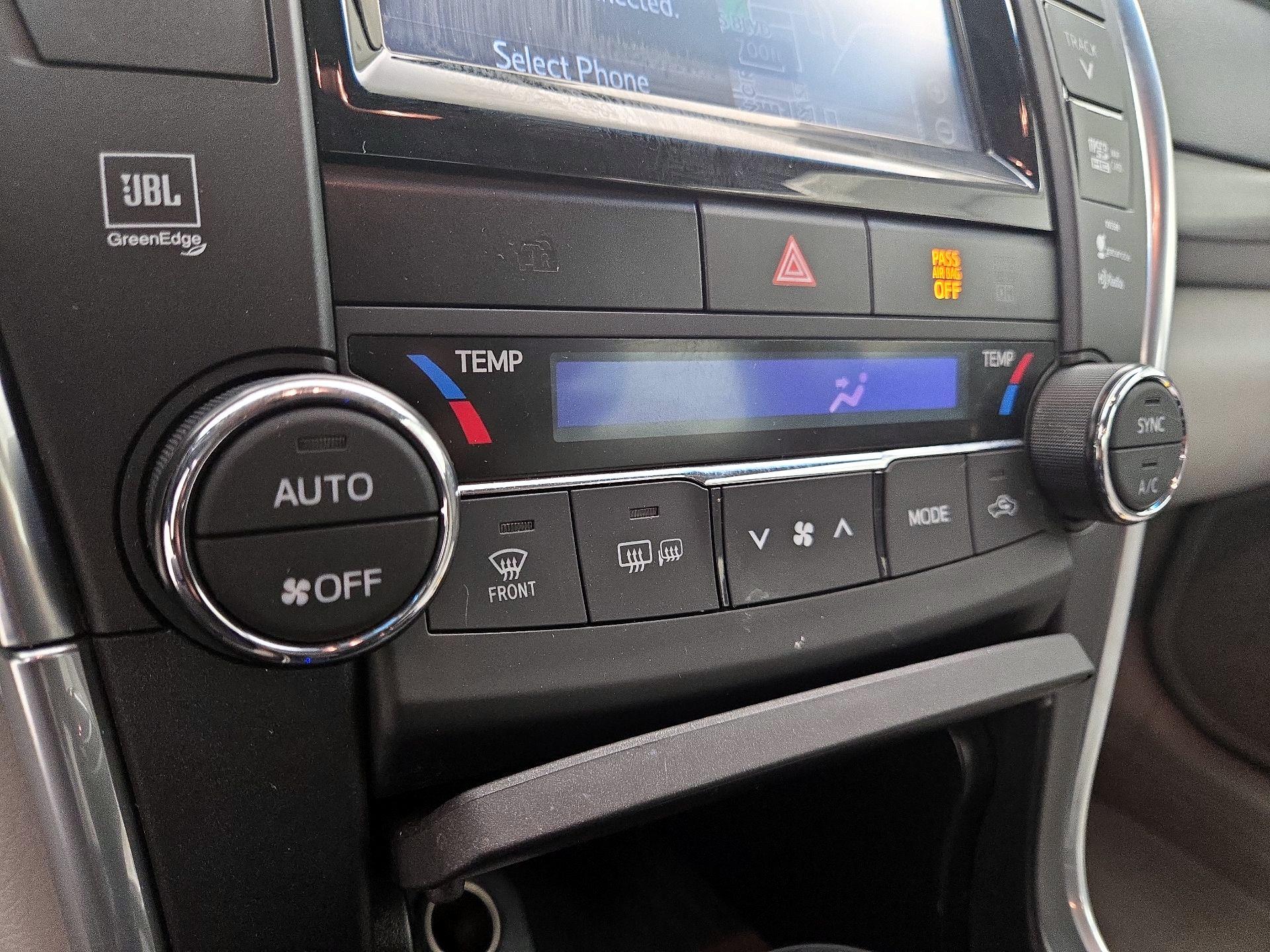 Thumbnail: 2015 Toyota Camry - 16