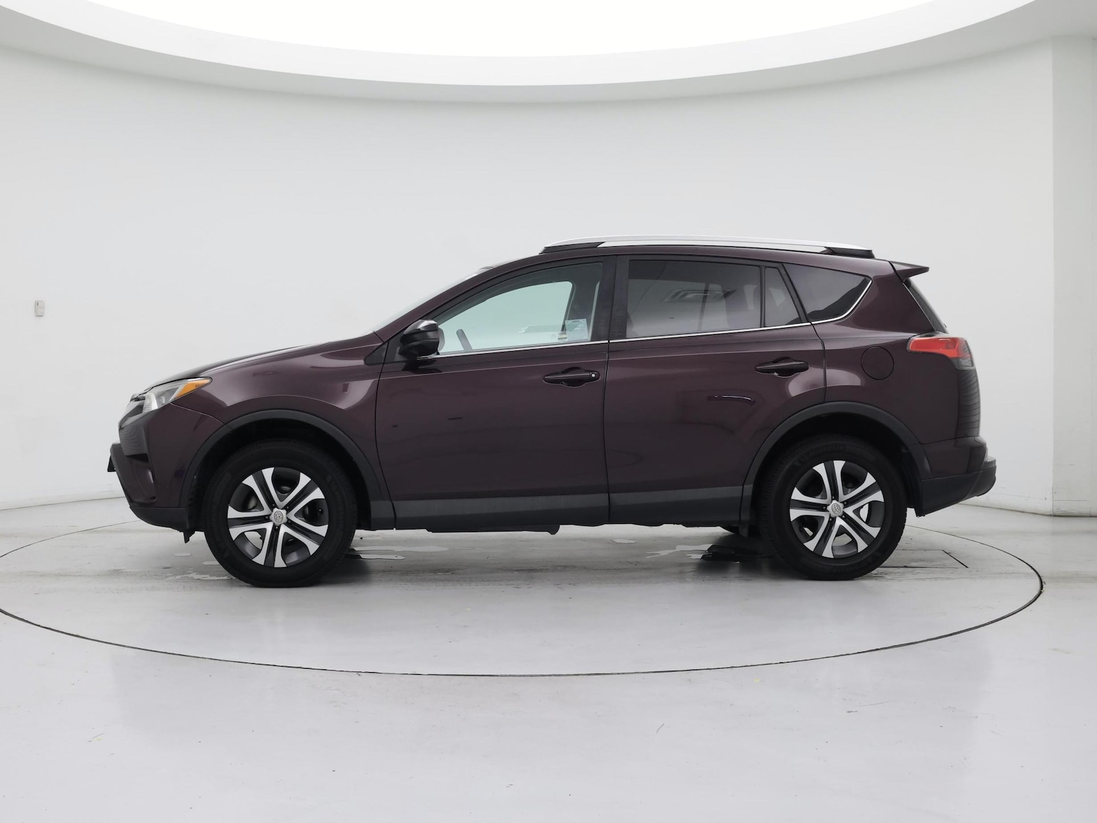 Image 4 of 2016 Toyota RAV4 LE