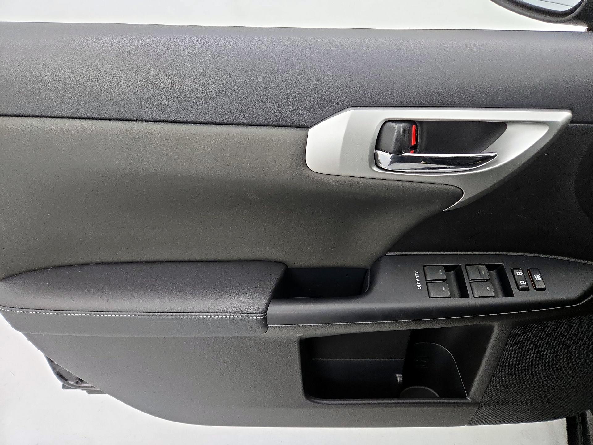 Thumbnail: 2013 Lexus CT - 12