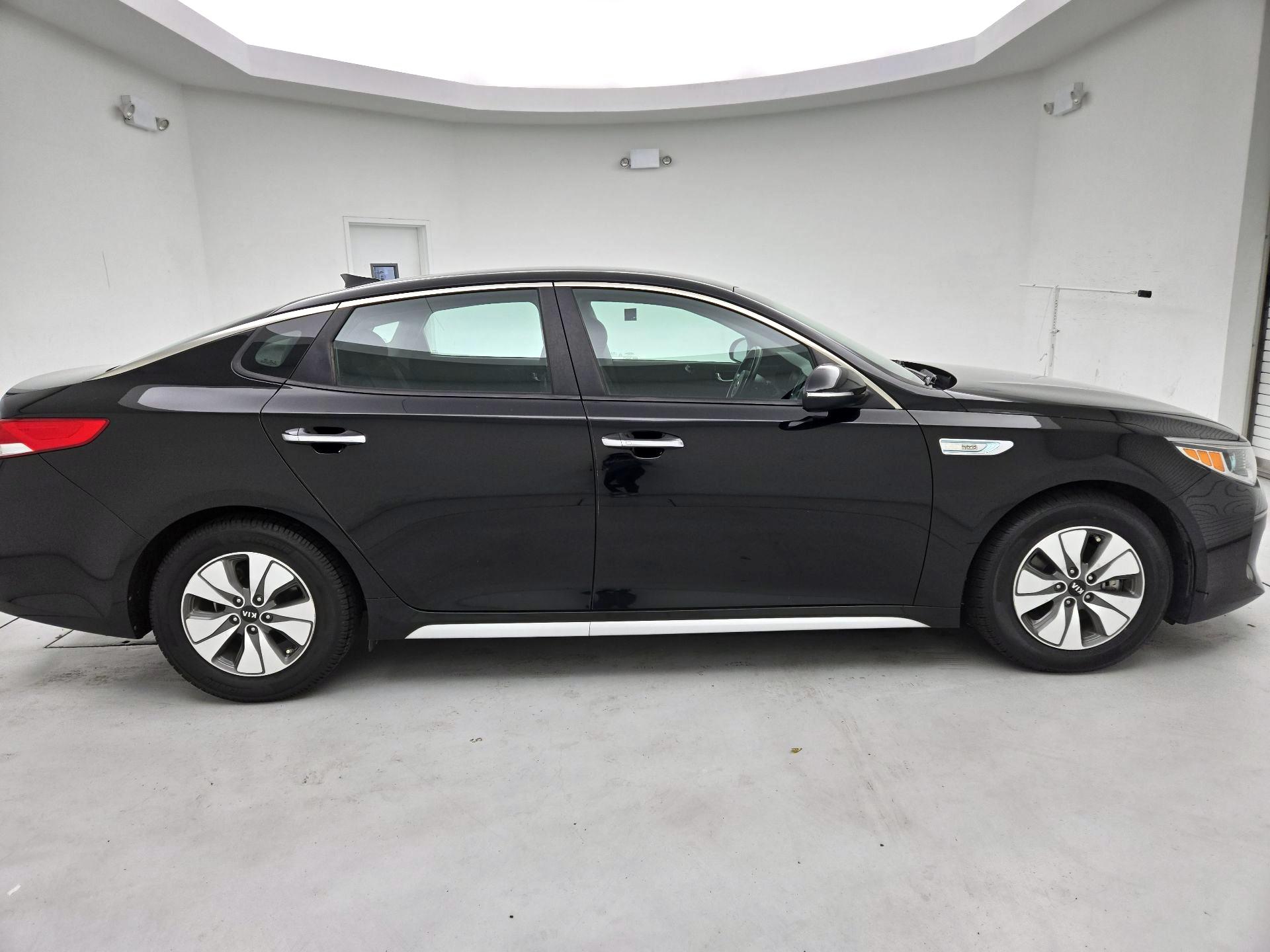 Thumbnail: 2017 Kia Optima - 4