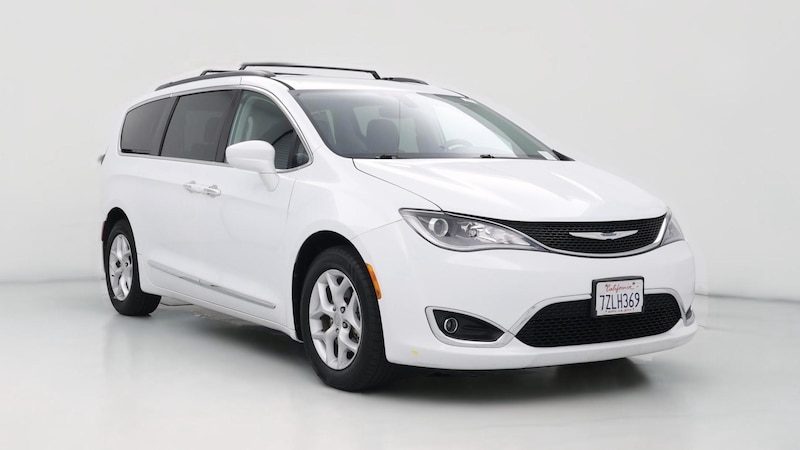 2017 Chrysler Pacifica Touring L Hero Image