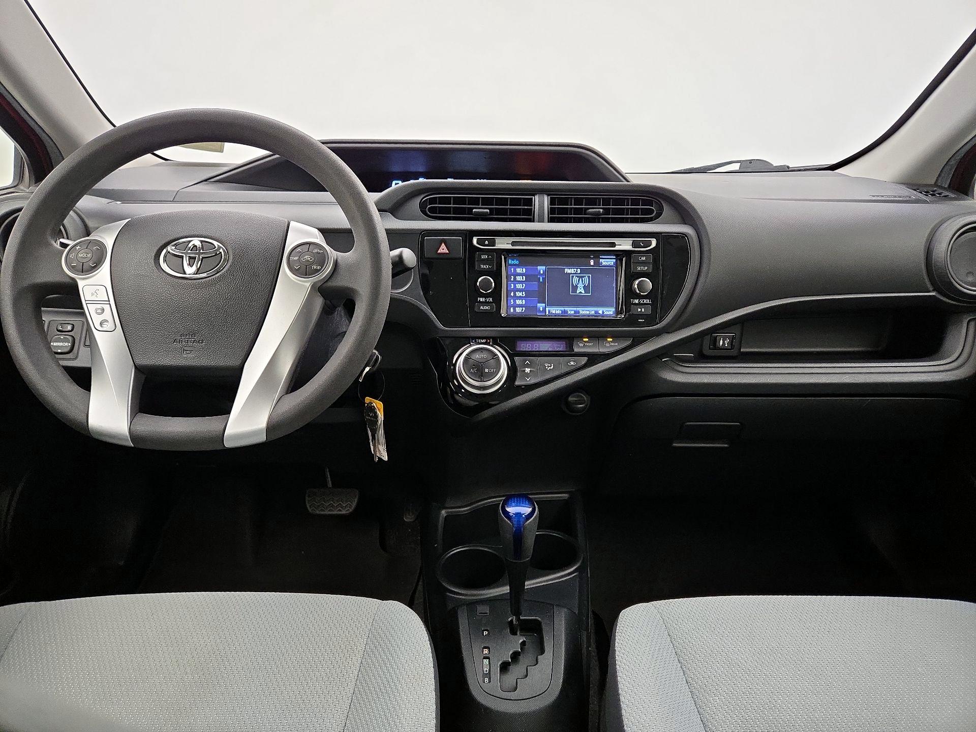 Thumbnail: 2017 Toyota Prius c - 9