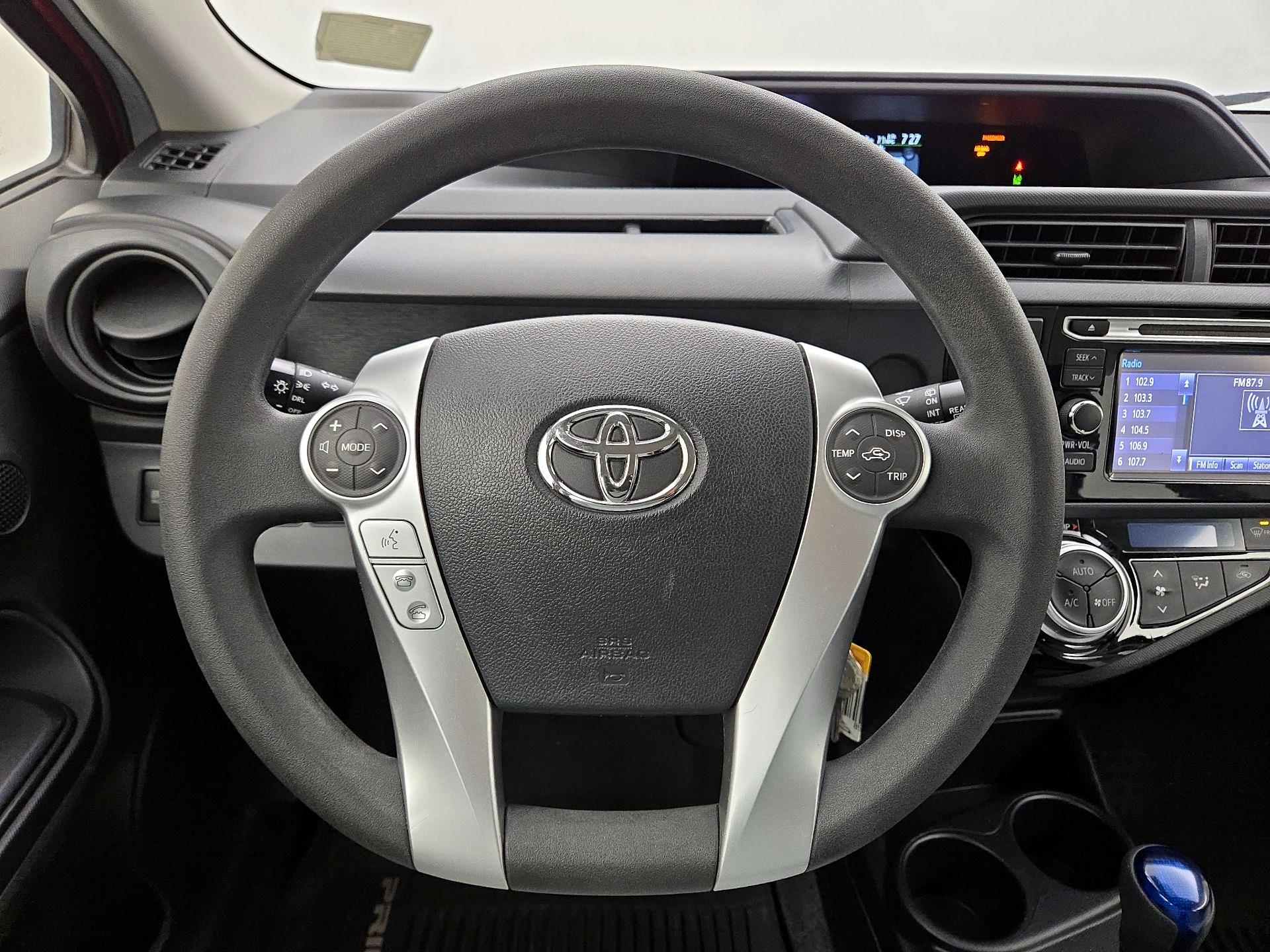 Thumbnail: 2017 Toyota Prius c - 10