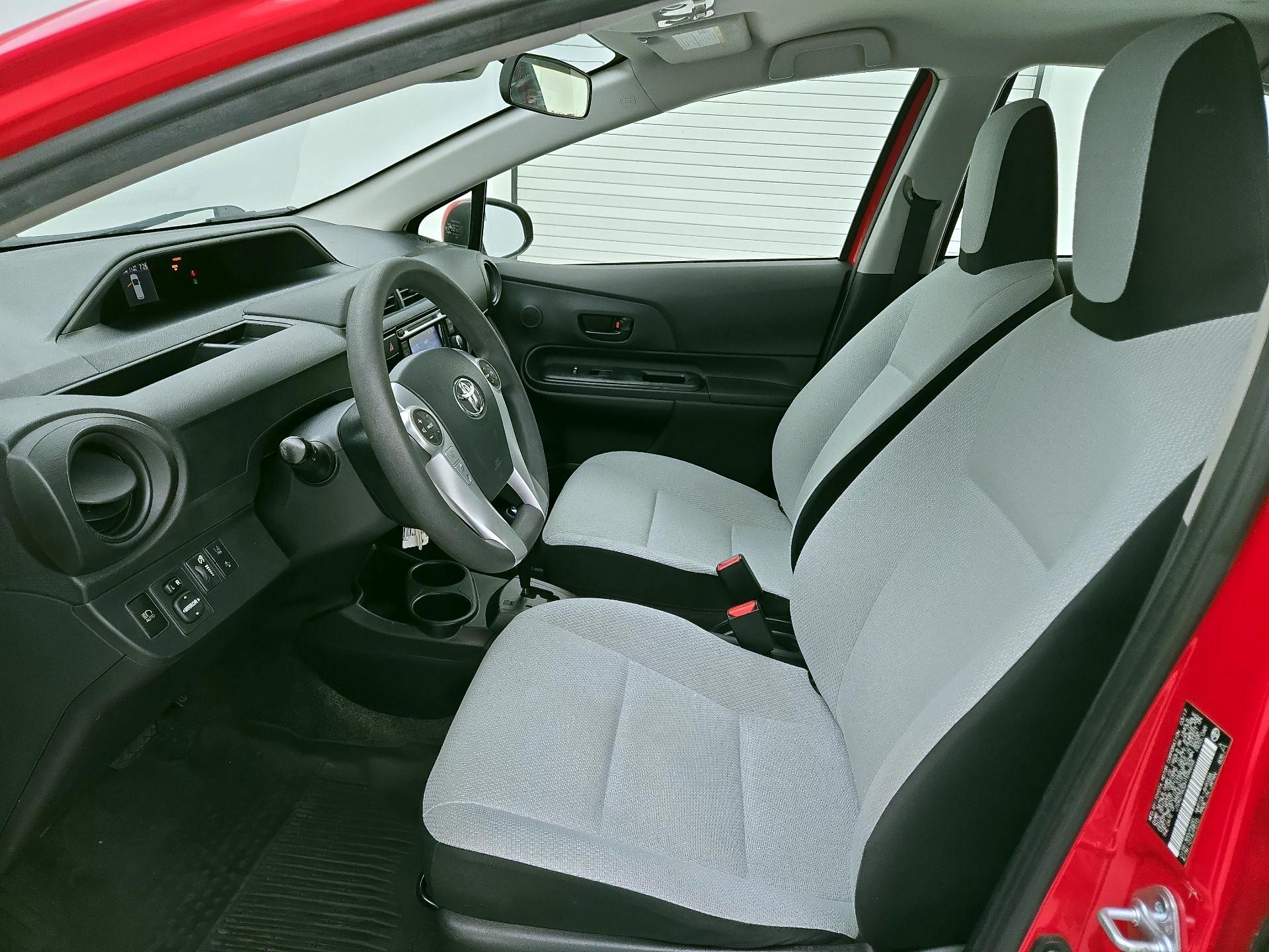 Thumbnail: 2017 Toyota Prius c - 11