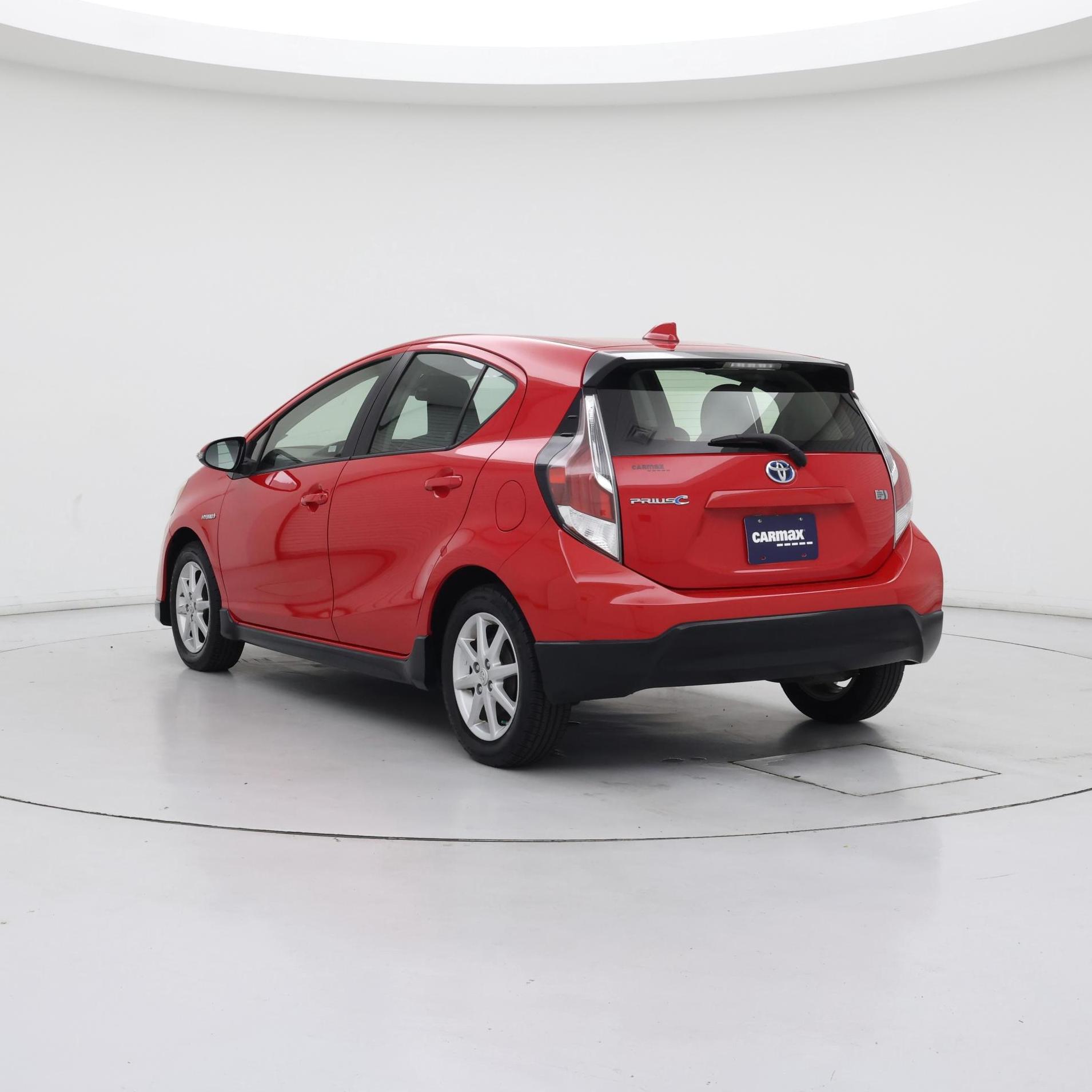 Thumbnail: 2017 Toyota Prius c - 2