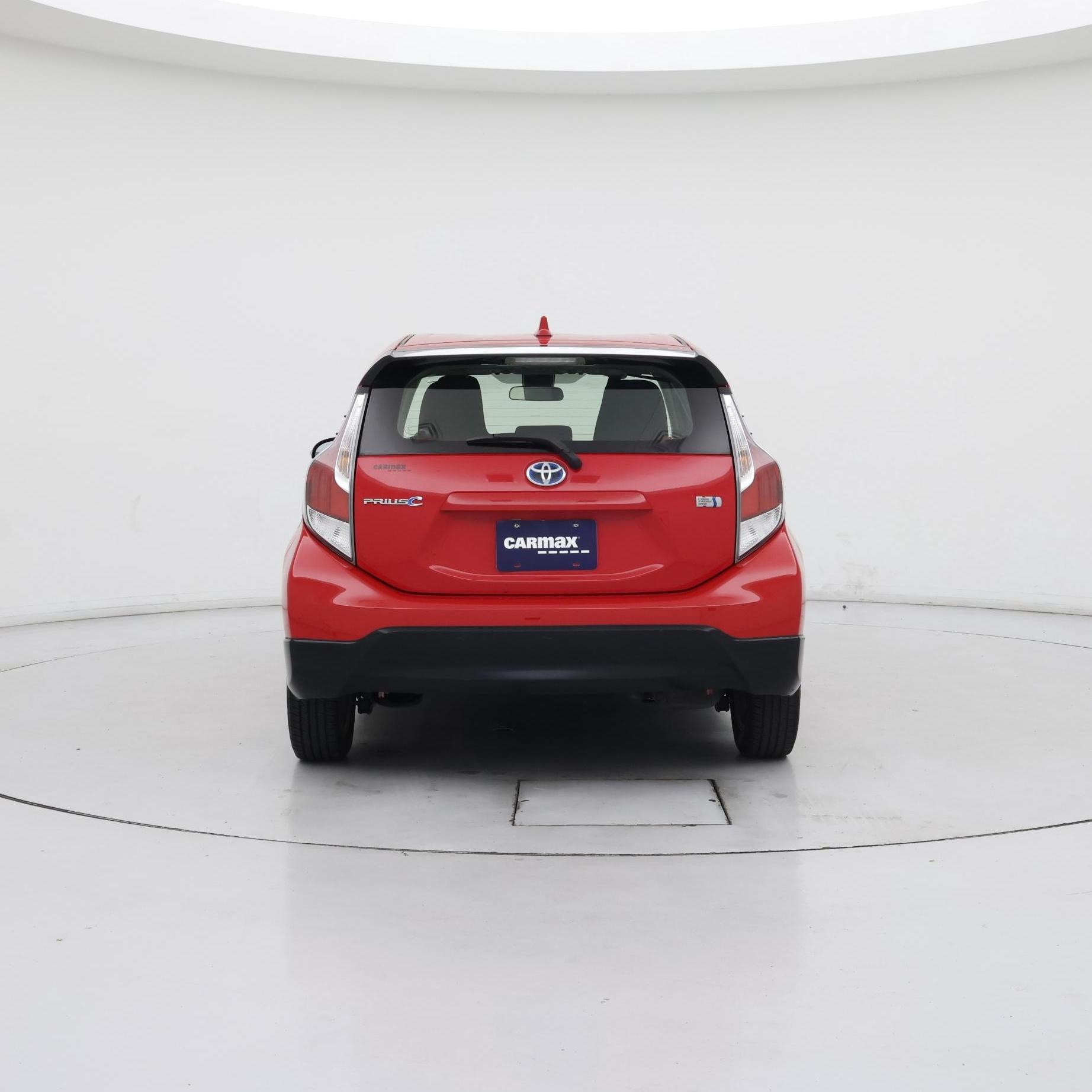 Thumbnail: 2017 Toyota Prius c - 6