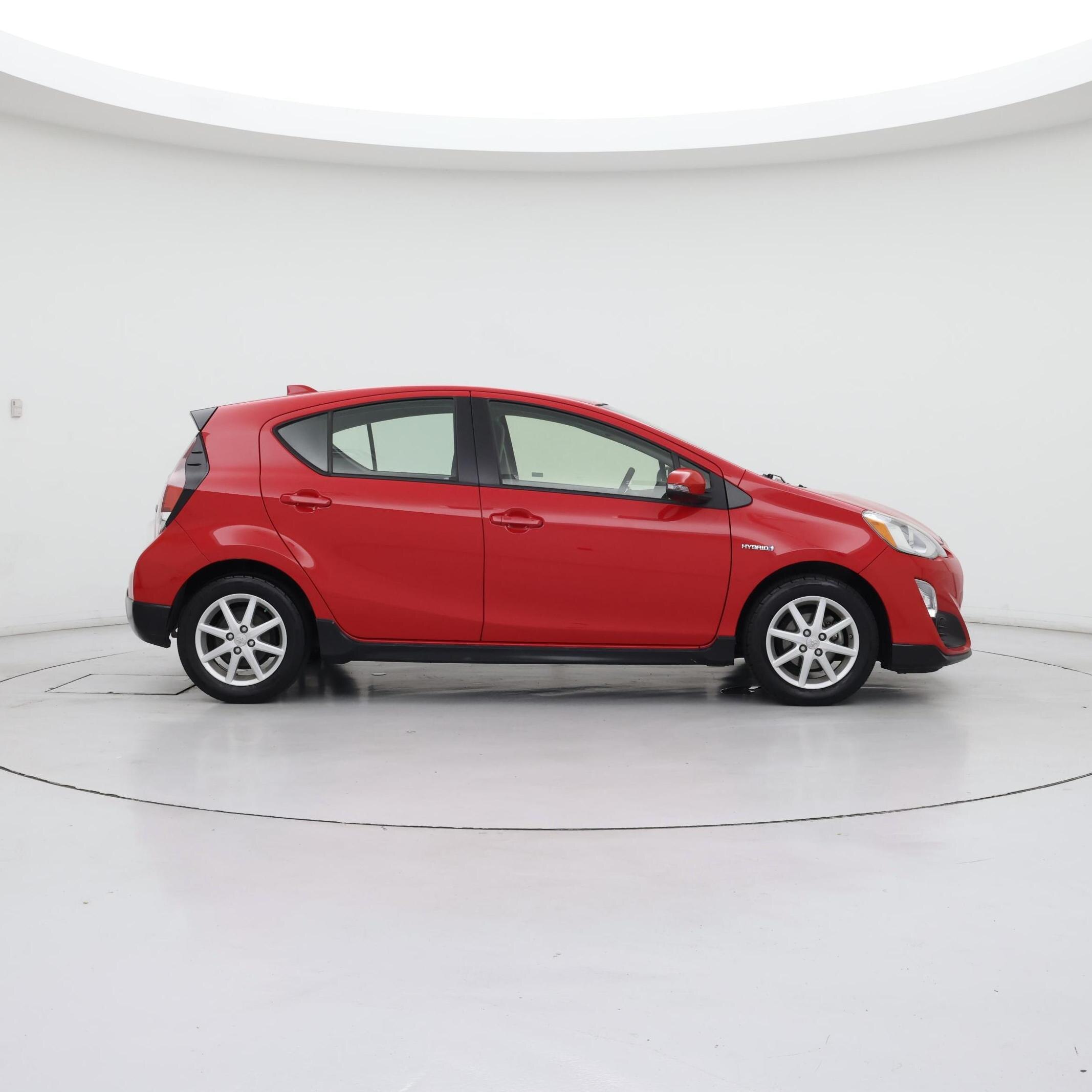 Thumbnail: 2017 Toyota Prius c - 7