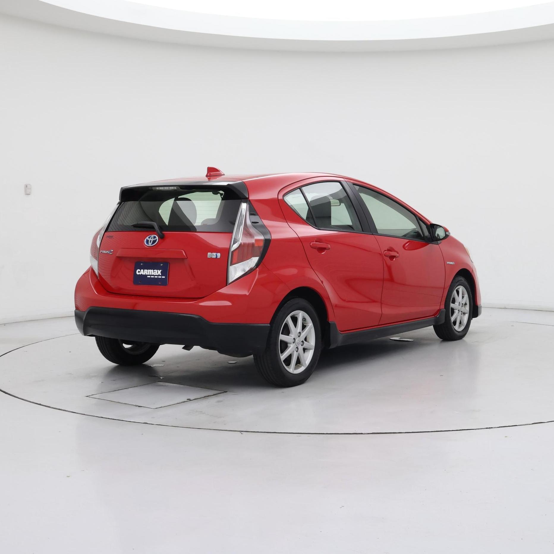 Thumbnail: 2017 Toyota Prius c - 8