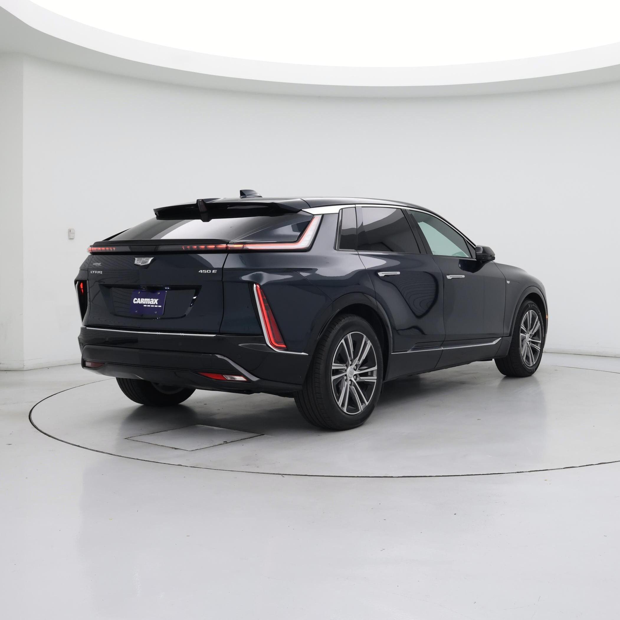 Thumbnail: 2024 Cadillac Lyriq - 8
