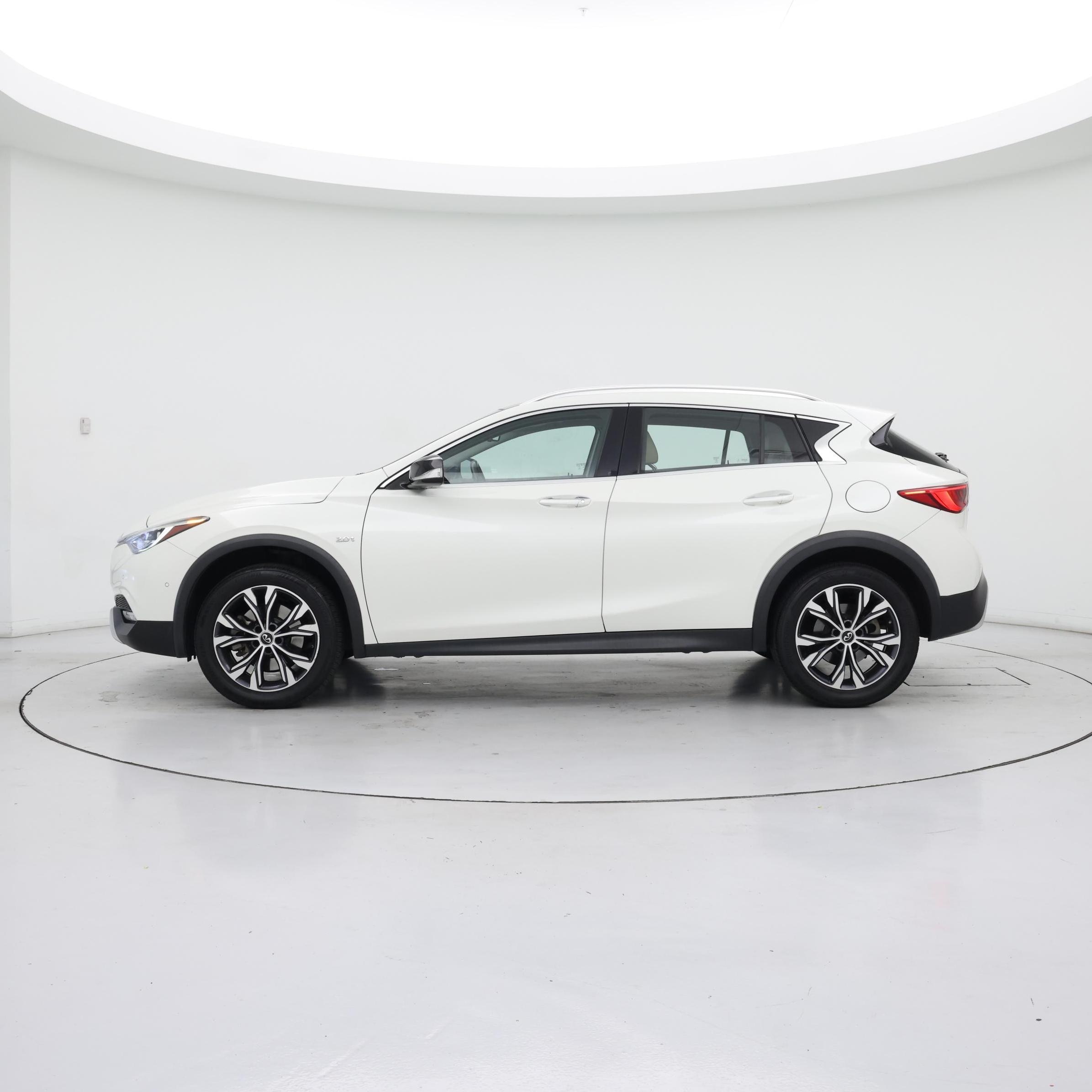 Thumbnail: 2017 INFINITI QX30 - 3