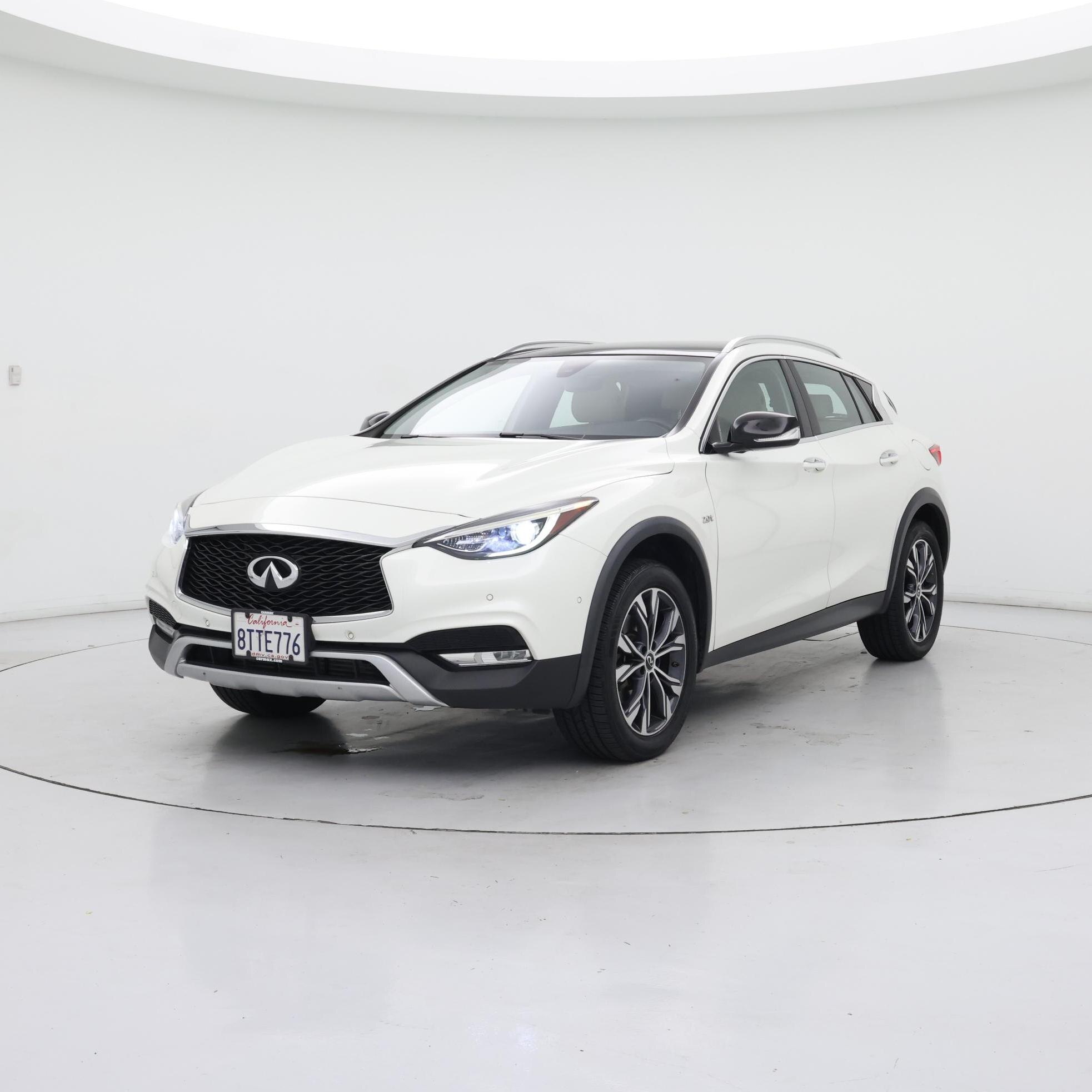 Thumbnail: 2017 INFINITI QX30 - 4