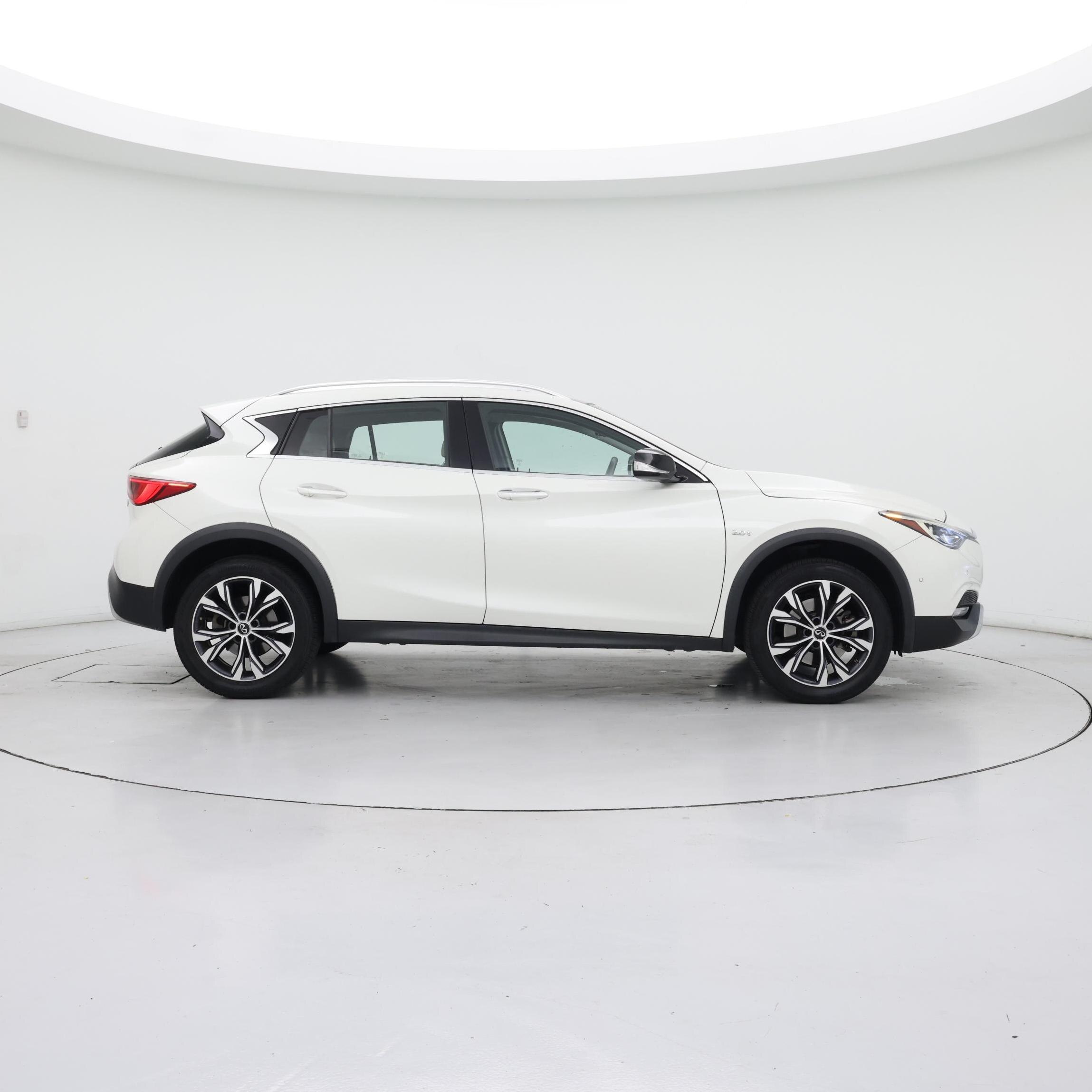 Thumbnail: 2017 INFINITI QX30 - 7