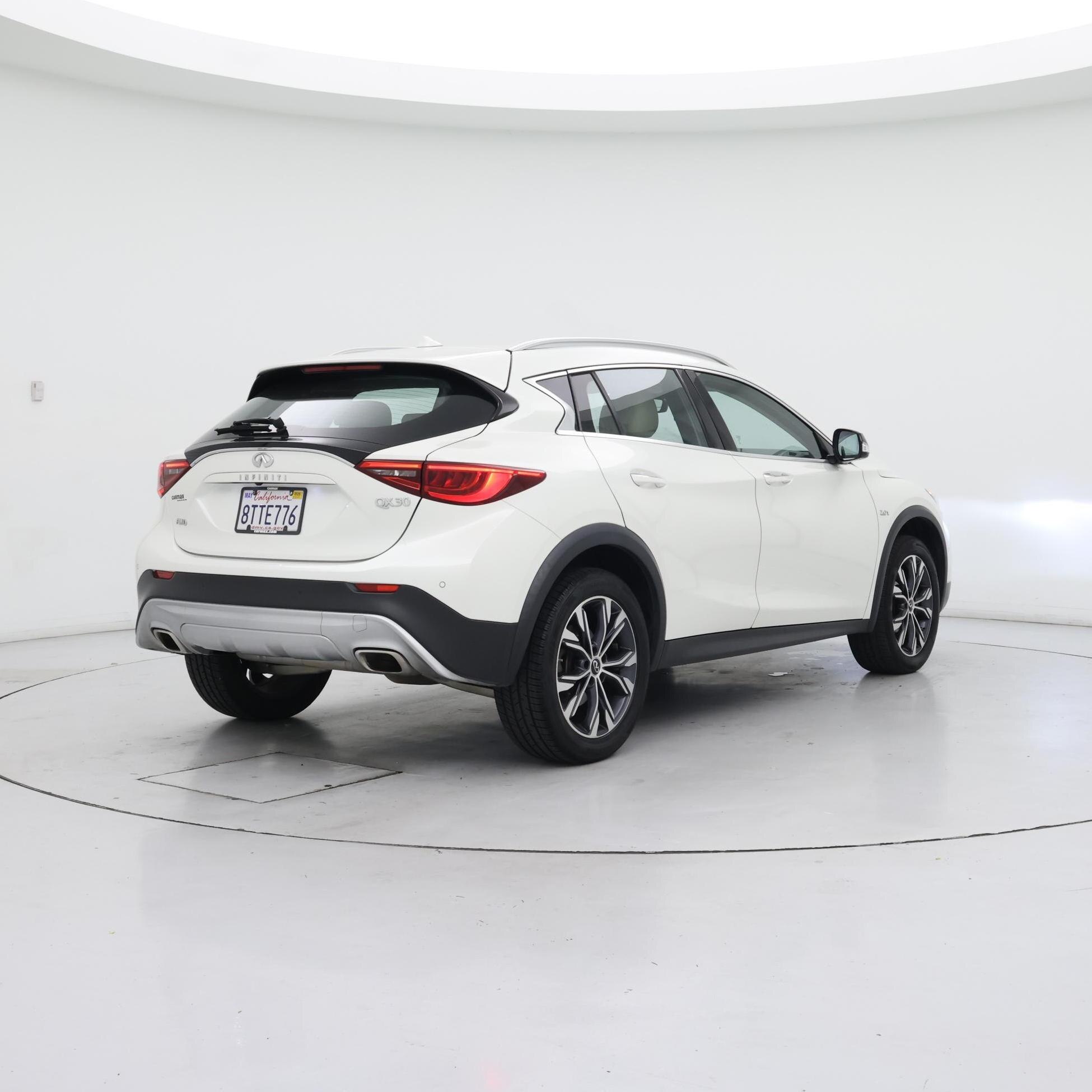 Thumbnail: 2017 INFINITI QX30 - 8