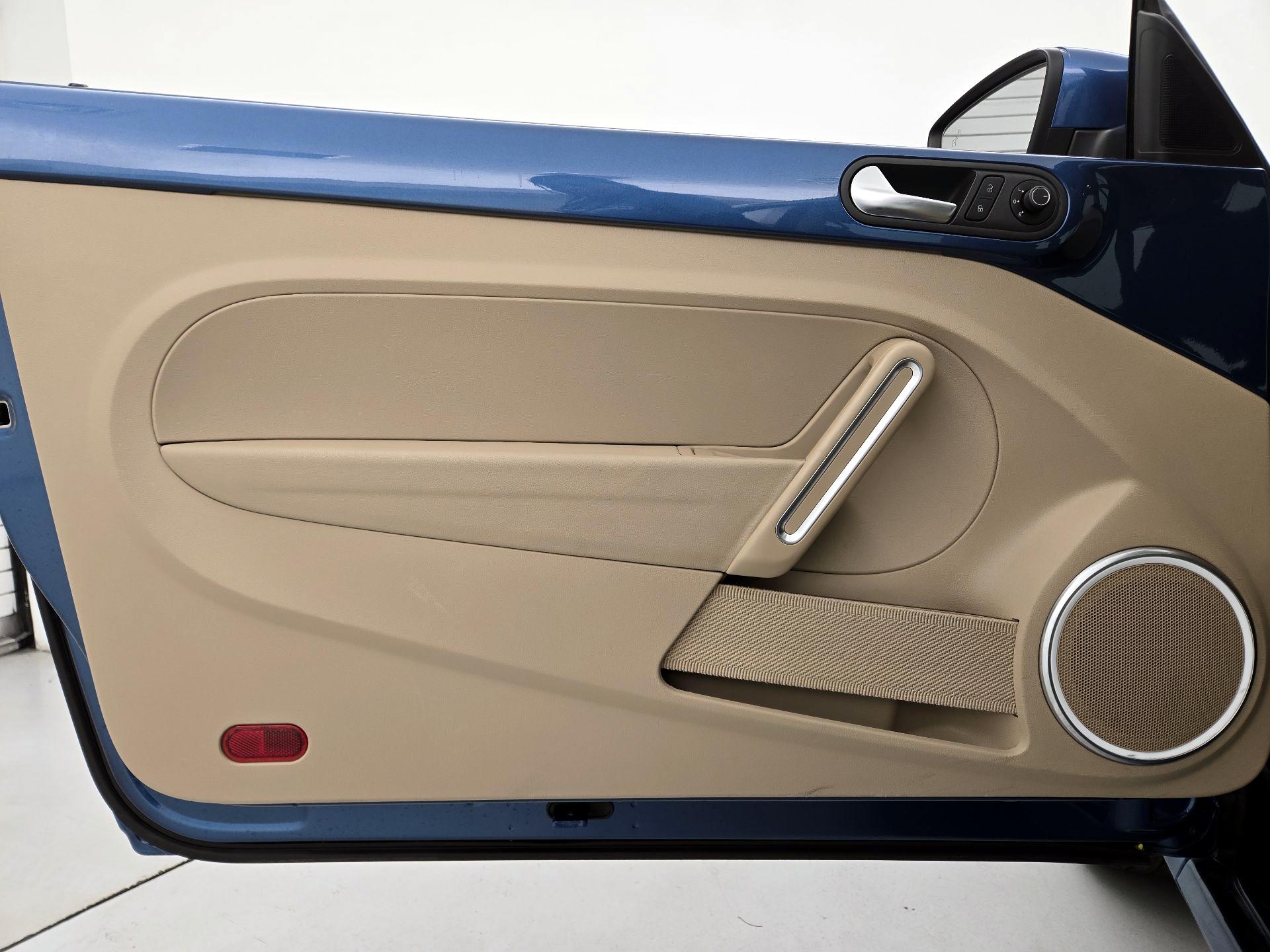 Thumbnail: 2019 Volkswagen Beetle - 12
