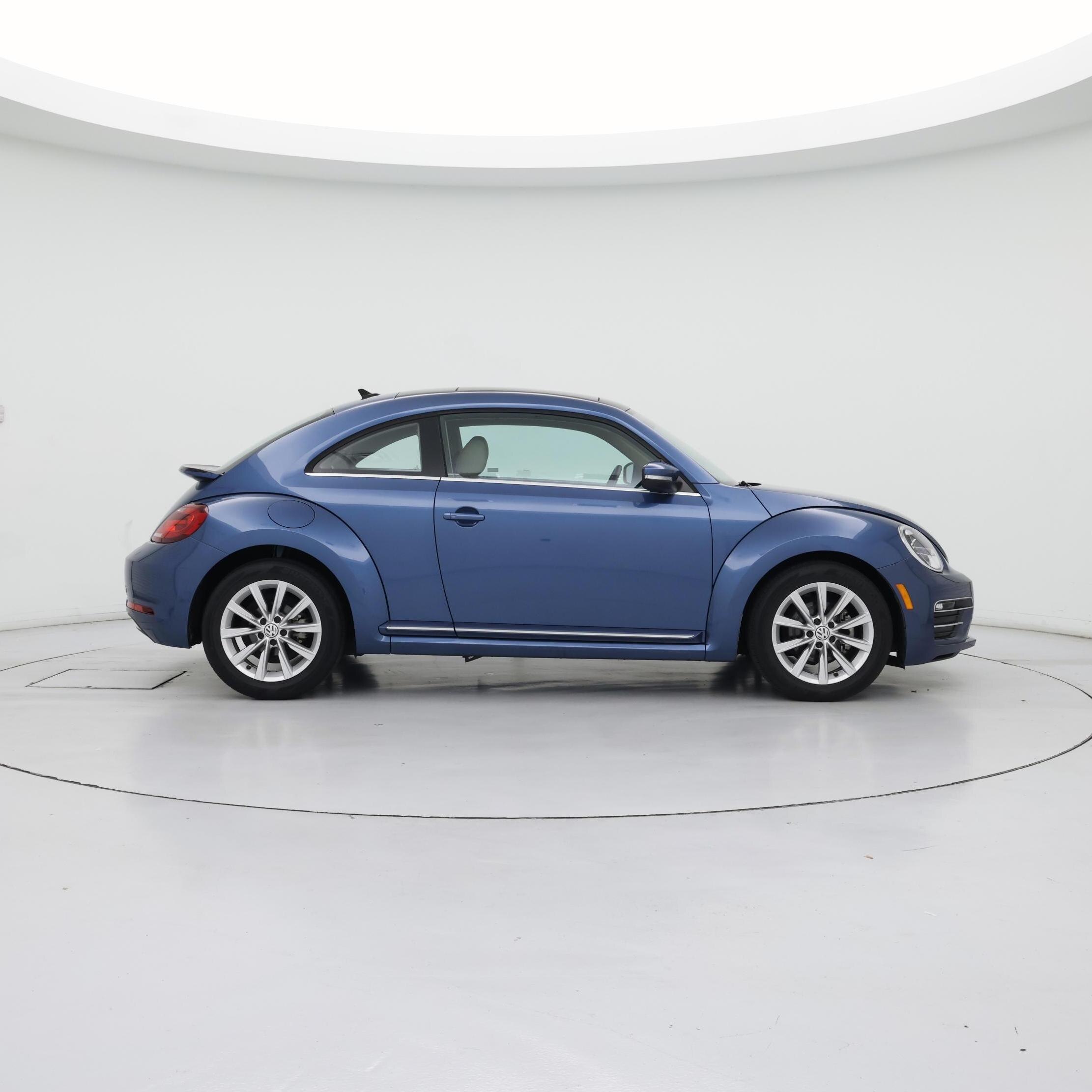 Thumbnail: 2019 Volkswagen Beetle - 7