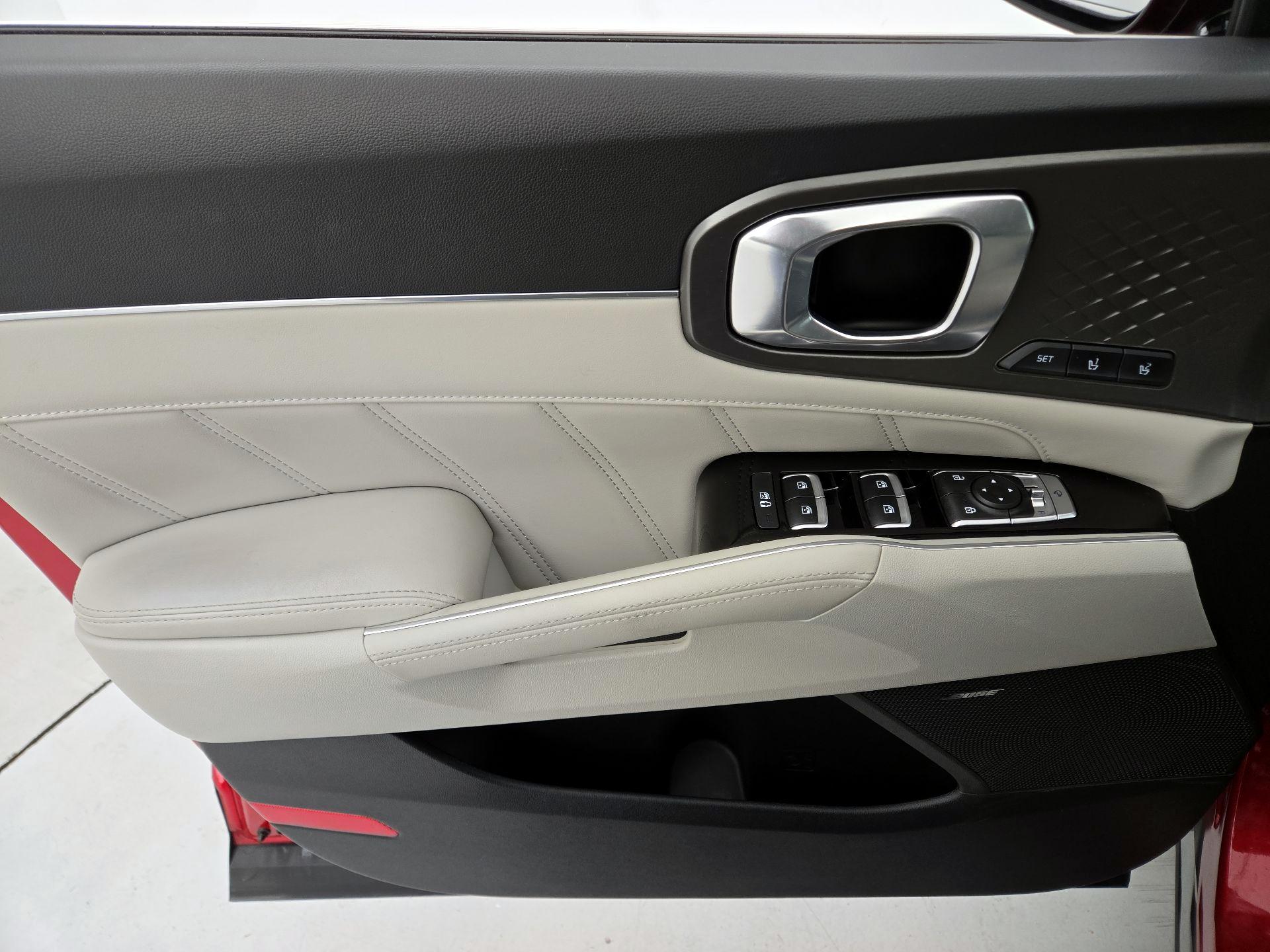 Thumbnail: 2023 Kia Sorento - 12