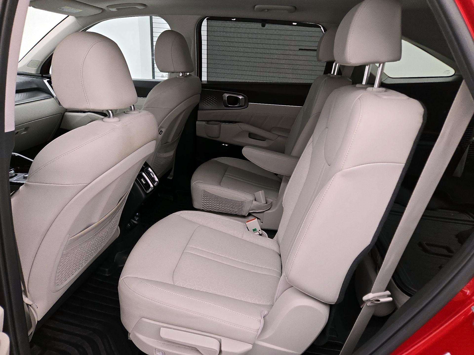 Thumbnail: 2023 Kia Sorento - 18