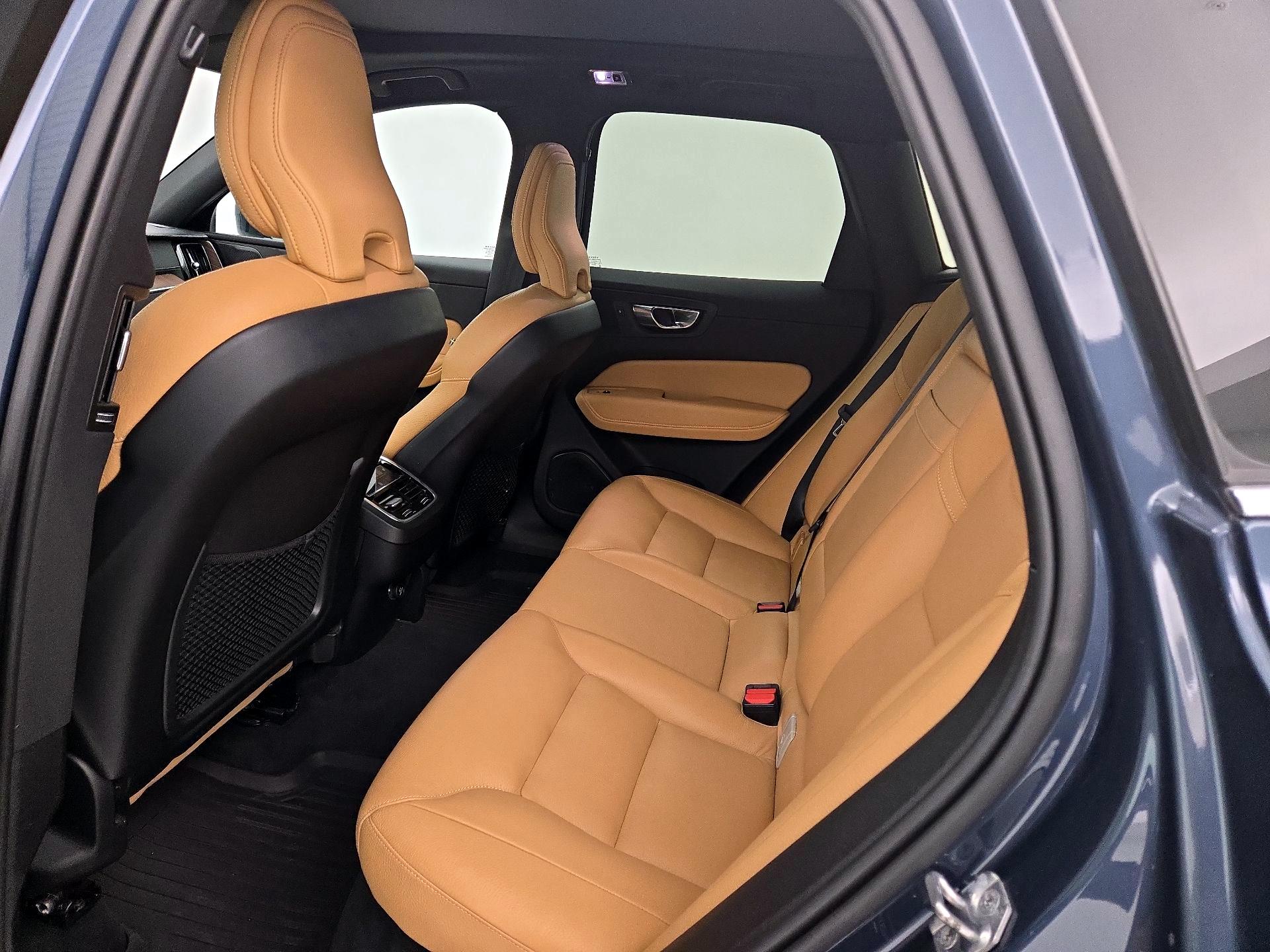 Thumbnail: 2020 Volvo XC60 - 16