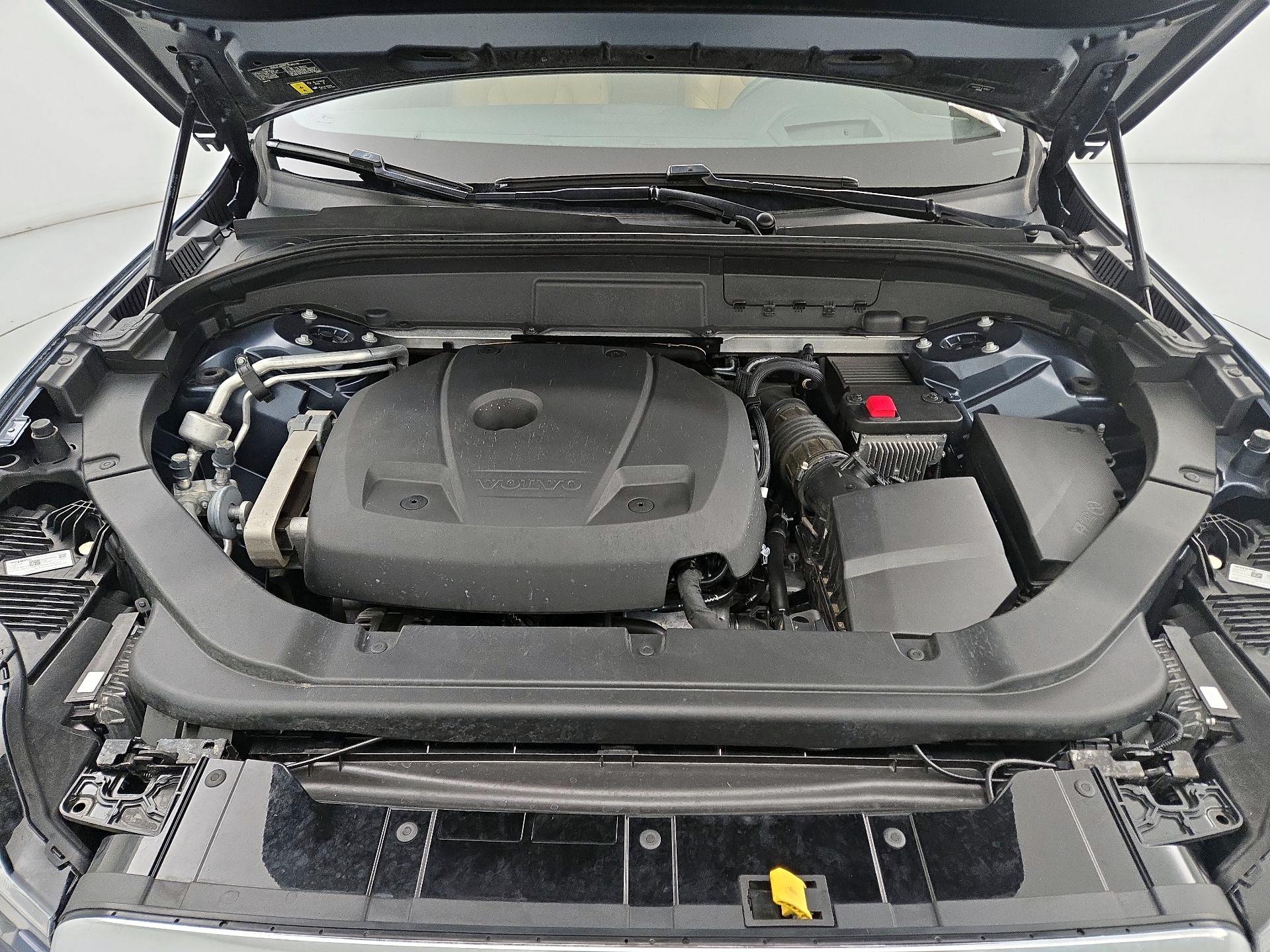 Thumbnail: 2020 Volvo XC60 - 18