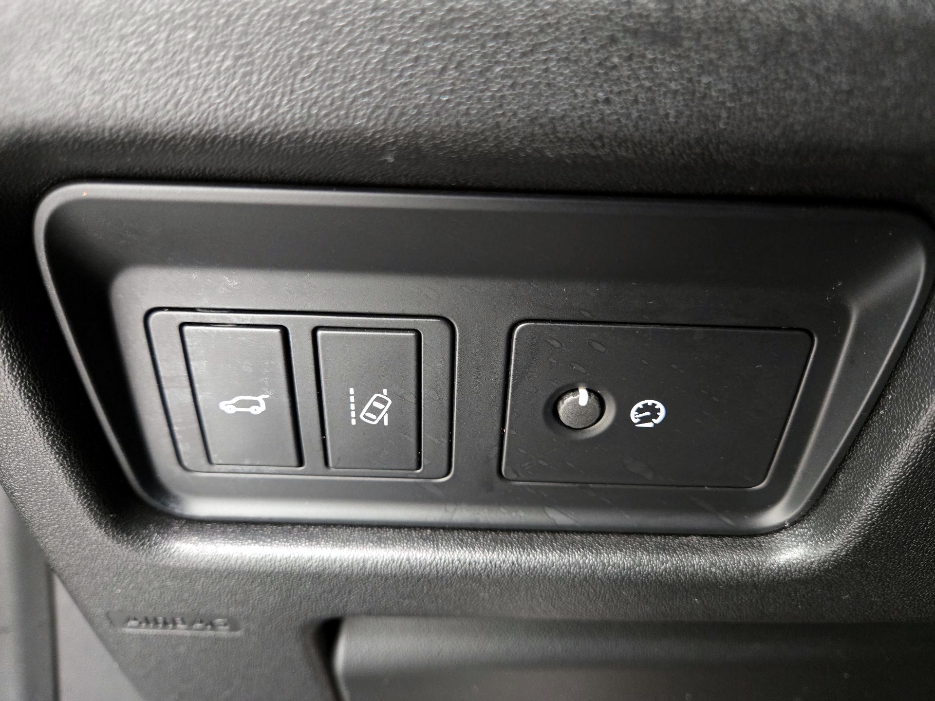 Thumbnail: 2019 Land Rover Discovery Sport - 11
