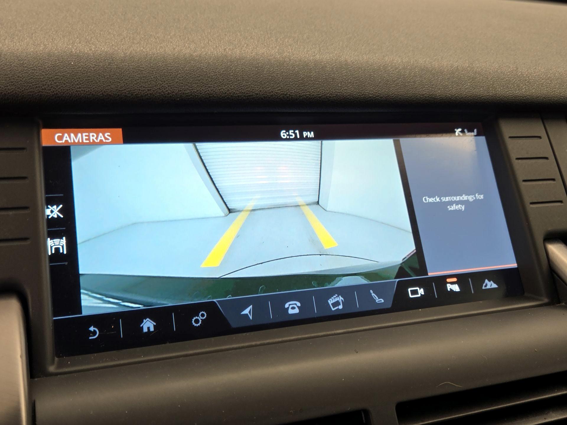 Thumbnail: 2019 Land Rover Discovery Sport - 13